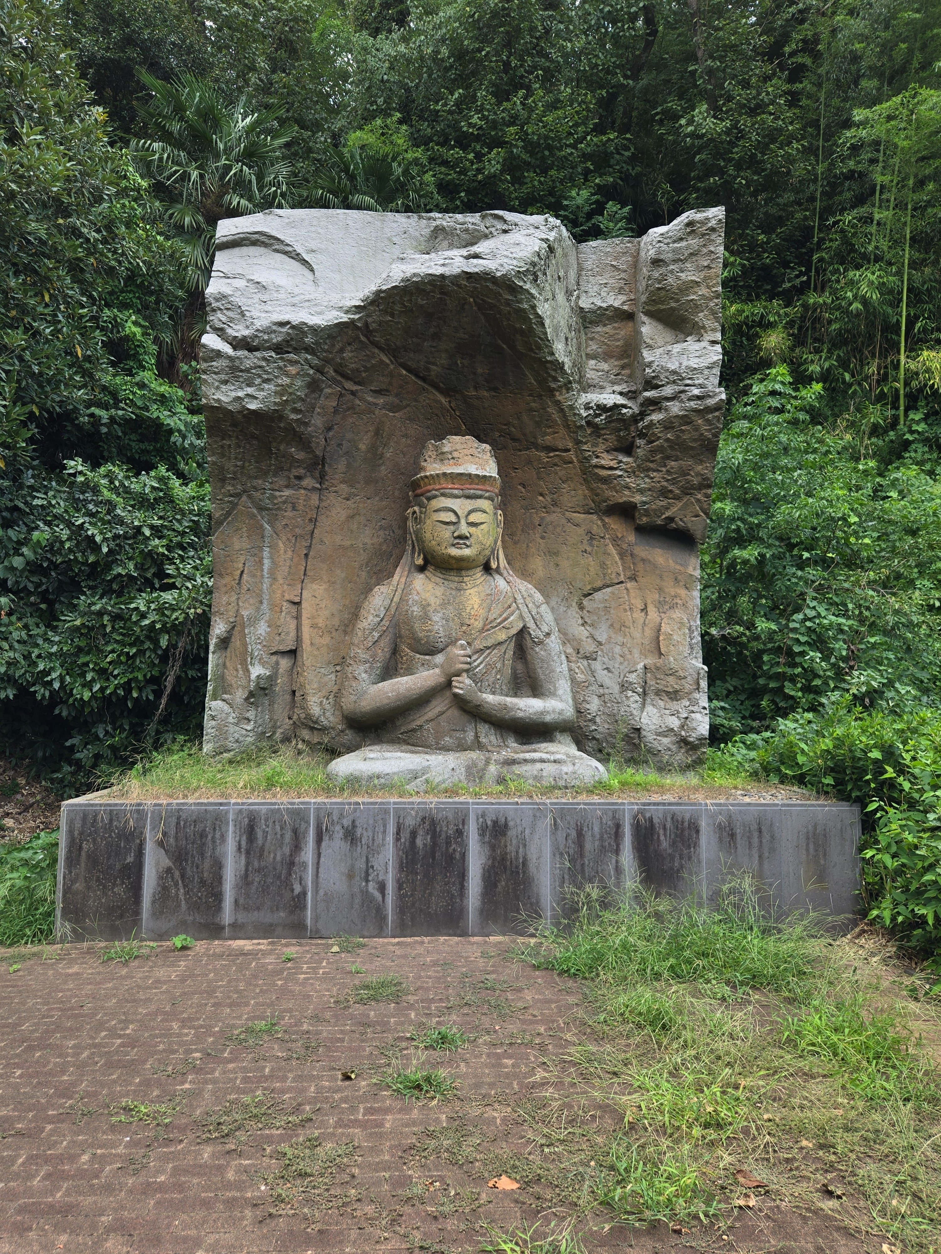 臼杵磨崖仏 古園石仏大日如来像(ふるぞのせきぶつだいにちにょらいぞう