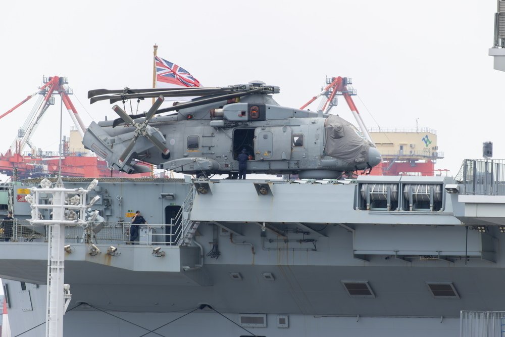 英空母『プリンス・オブ・ウェールズ』をCanonのカメラ（EOS R7+16