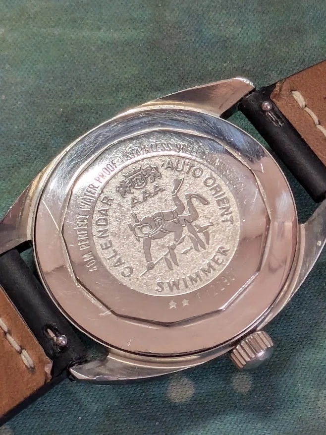 No.299 | Orient | T 122901 | 裏蓋開けるのに神経使う時計｜とある猫好き