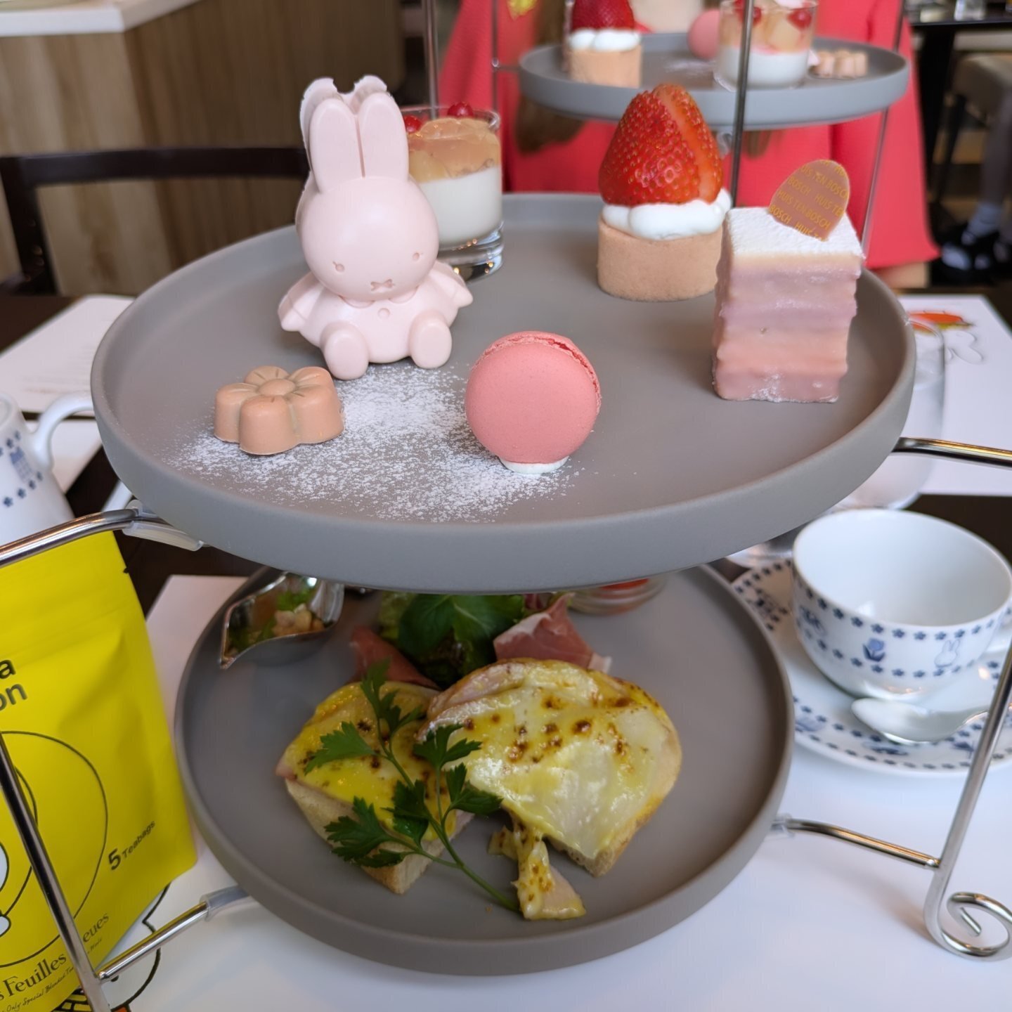 【日本未発売】ミッフィー　2段　ケーキスタンド　アフタヌーンティー　オランダ お誕生日はMiffyのアフタヌーンティで｜声のゆうびんやさん