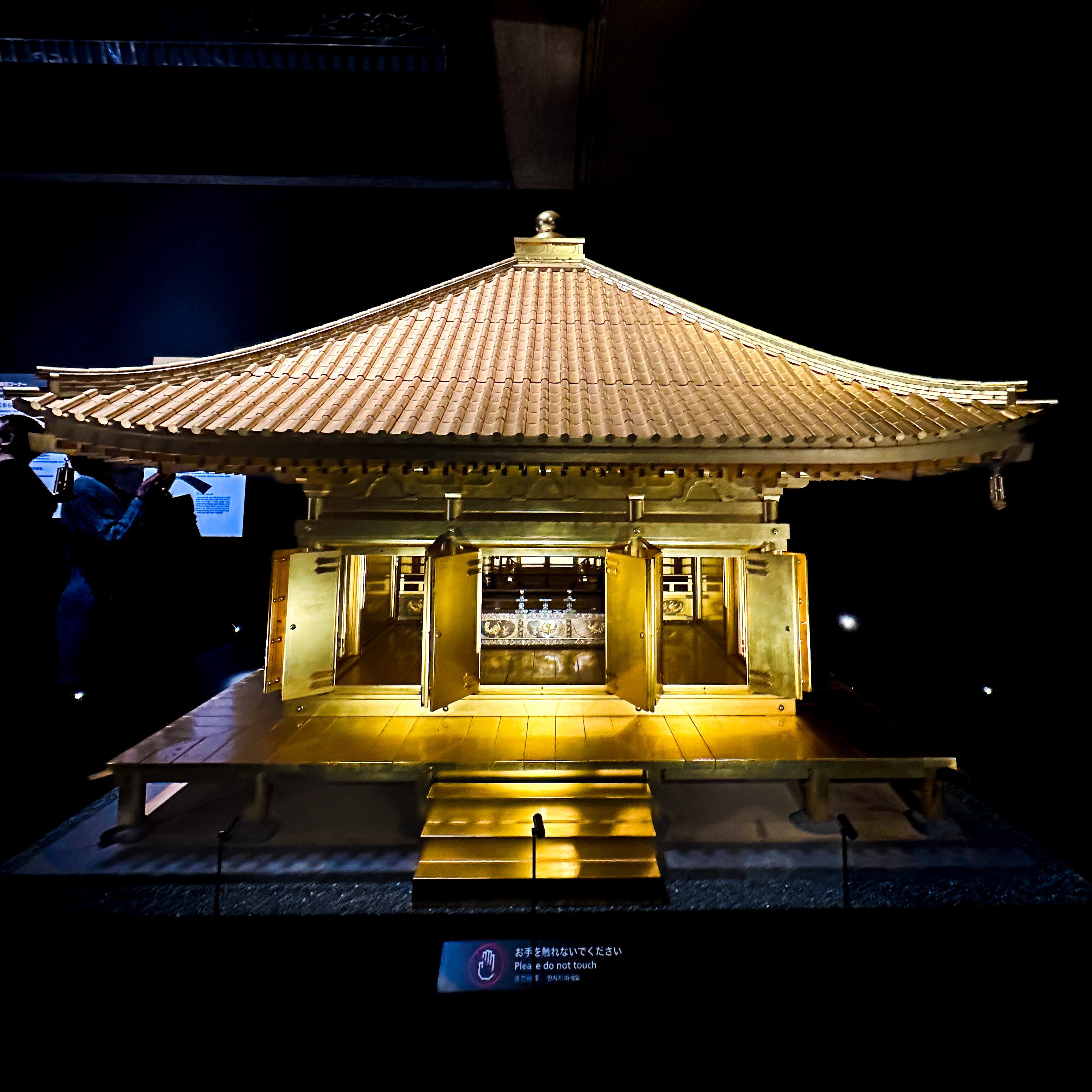 中尊寺金色堂の圧倒的美しさ！東北が生んだ極楽浄土と非戦の決意