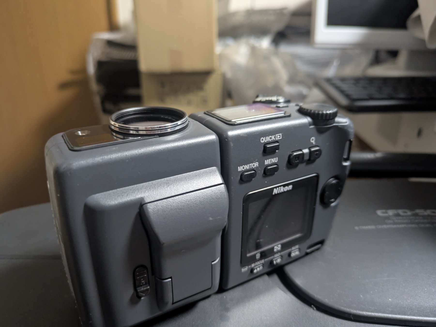Nikon COOLPIX 995 【動作品】すぐに撮影可能！オールドデジカメ Nikon COOLPIX 995 【動作品】すぐに撮影可能！オールドデジカメ