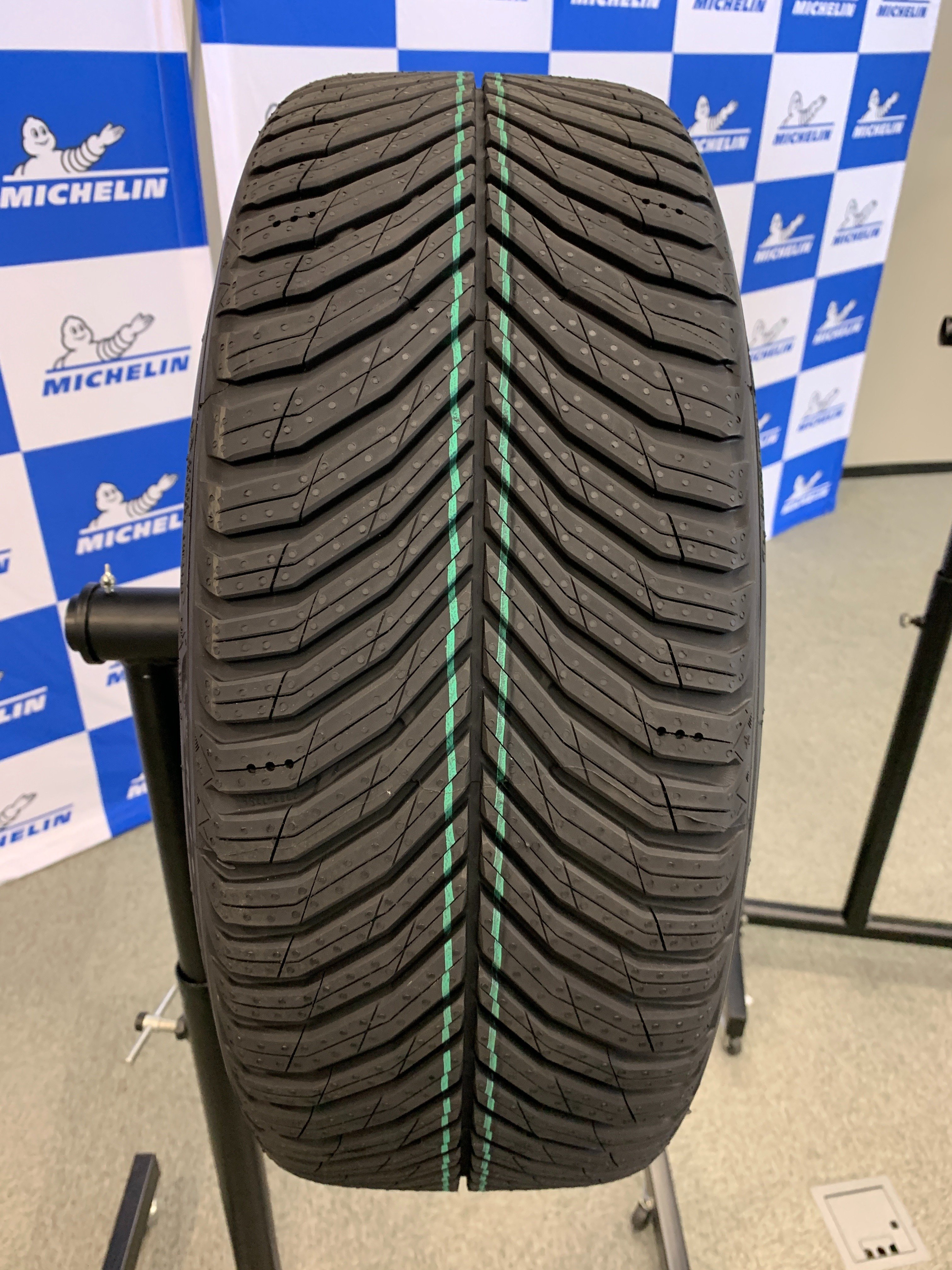 日本ミシュランタイヤ、スポーツ性能を初めて備えたオールシーズン