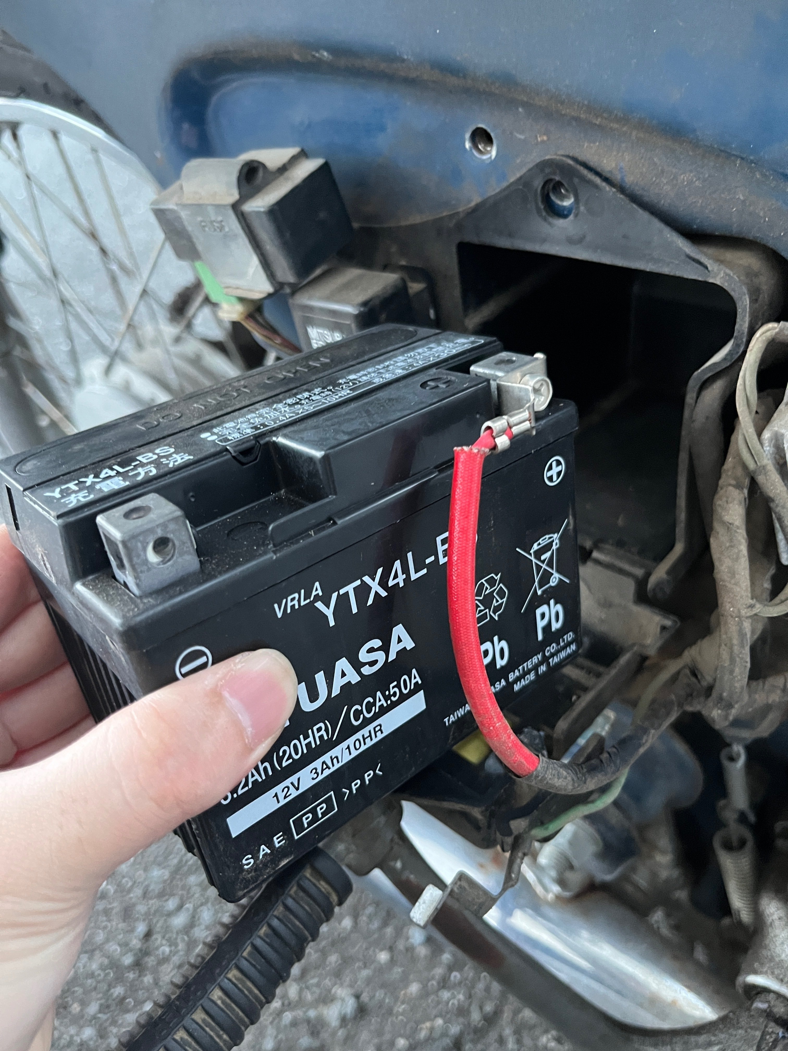 カブC50メンテ第1回：バッテリー交換｜まんじゅー