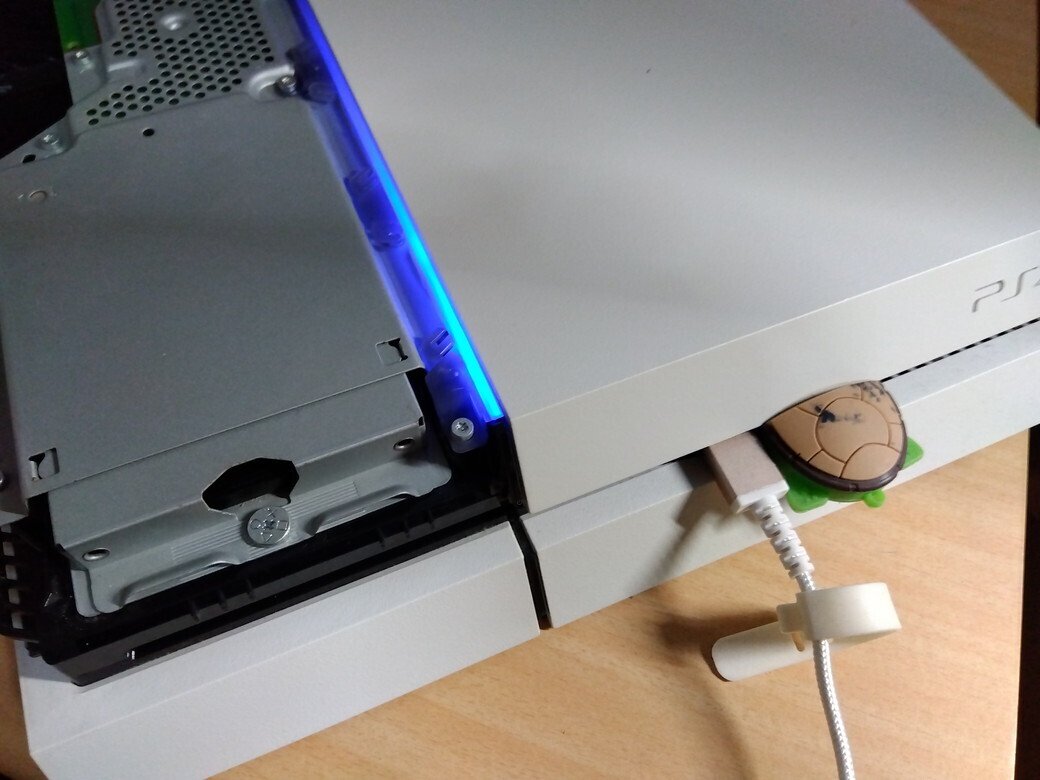 【シゲ】PS4(内蔵HDD→SSD換装済)+おまけソフト1本(FF15) シゲ】PS4(内蔵HDD→SSD換装済)+おまけソフト1本(FF15) PS4/PS4