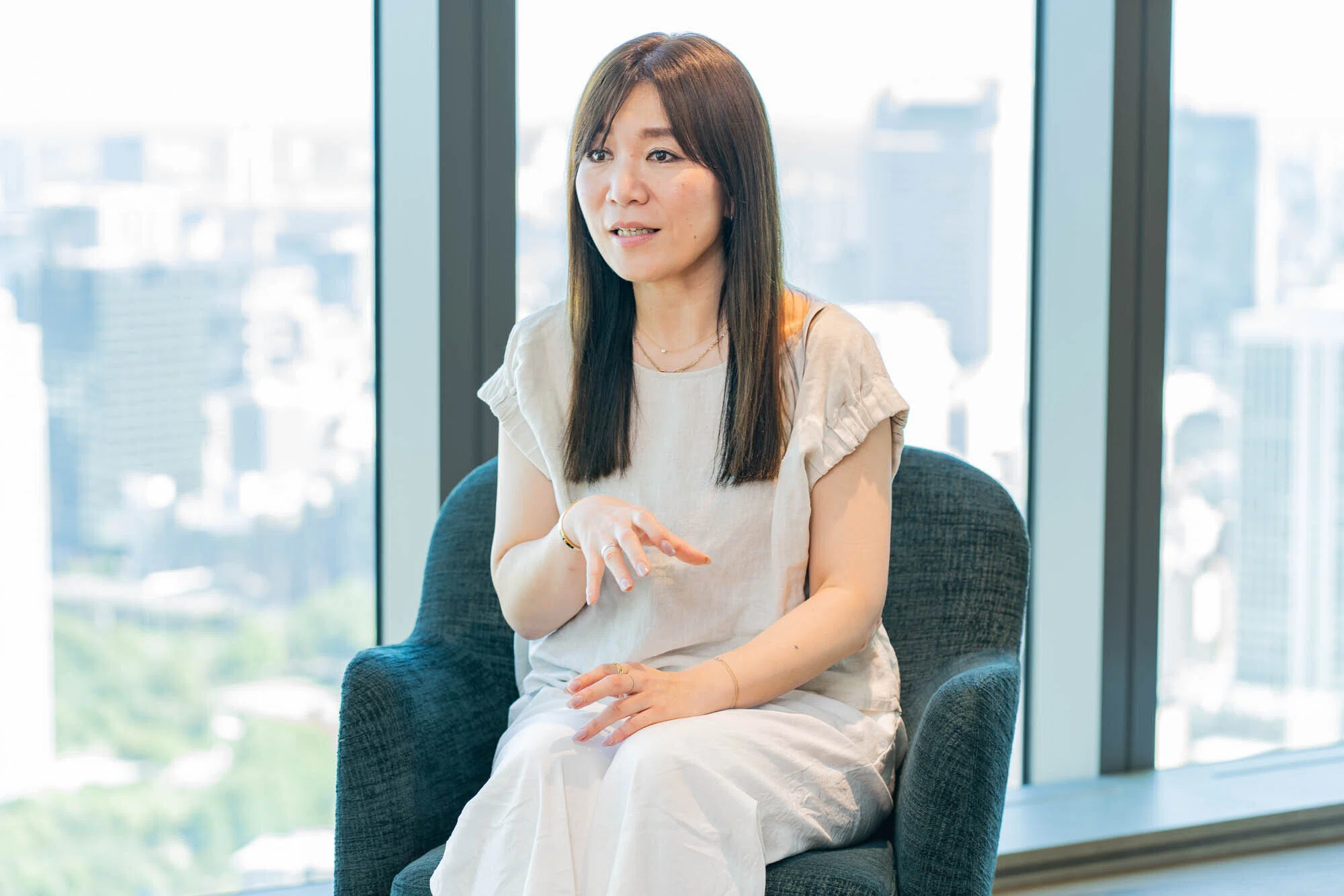 まるで本物なAIアバター。社長の表情と声を完コピし、メッセージを社