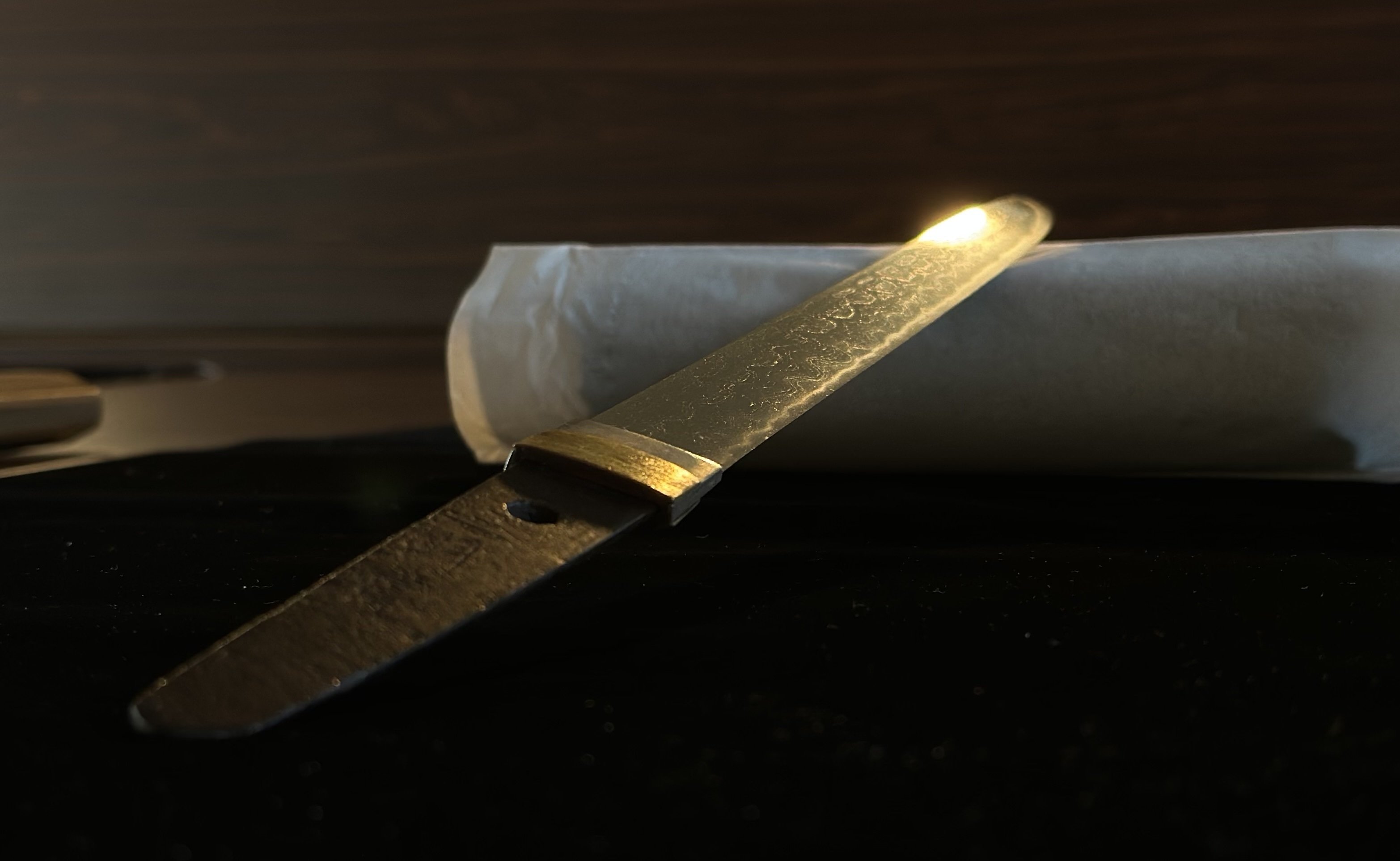 ☆鑑定書付 短刀 銘 月山 室町後期 究極の綾杉肌名品 七寸八分 Yahoo!オークション - 希少月山 古月山綾杉肌 脇差 日本刀 保存