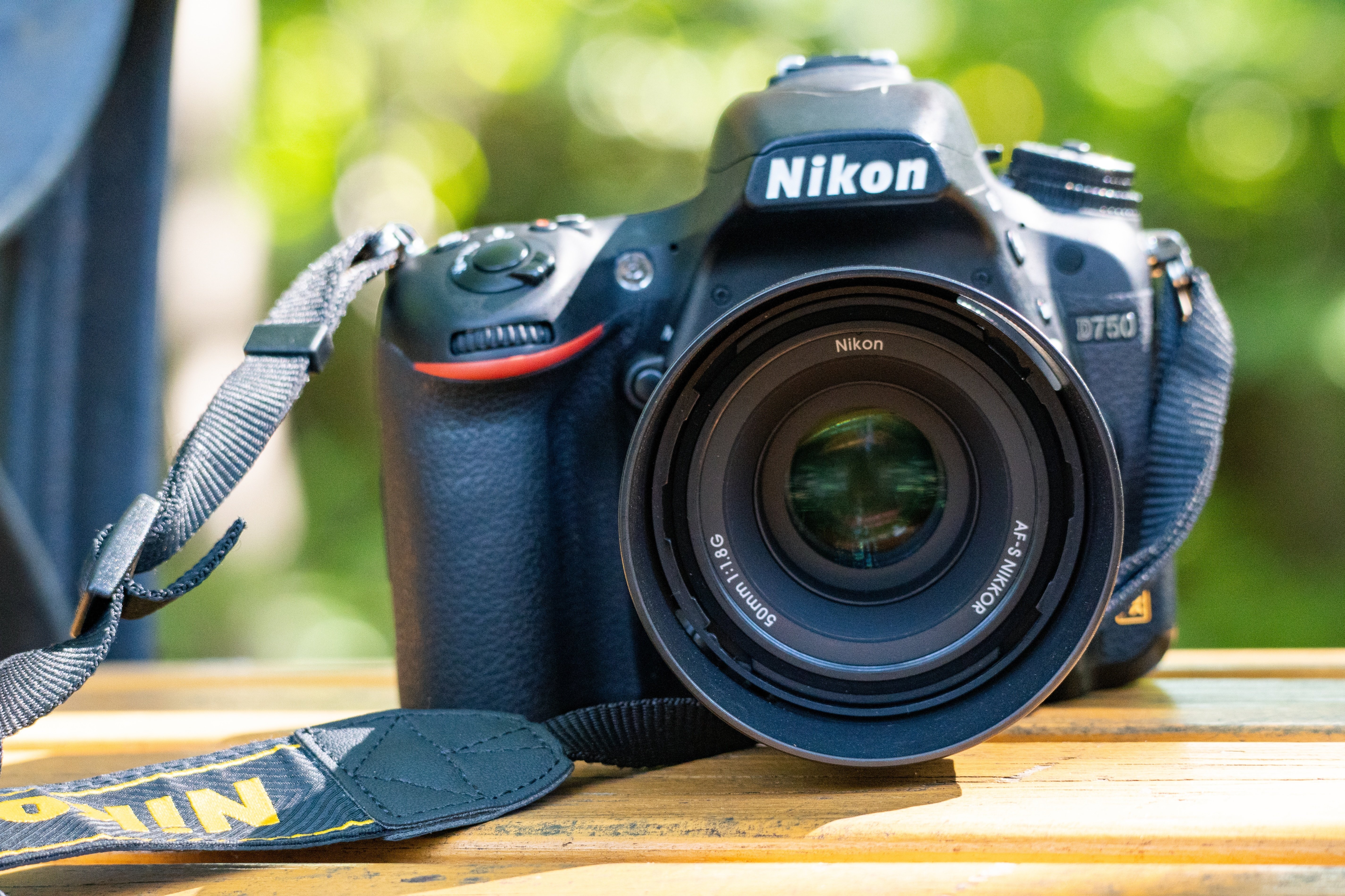 【美品】Nikon D750 本体　ショット数1835回 ニコン(Nikon) D750 24-120 VR レンズキットの作例・価格
