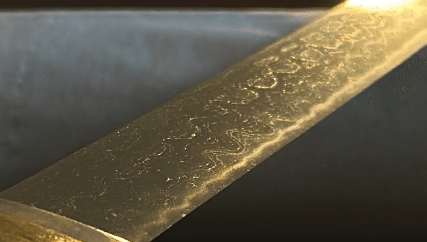 ☆鑑定書付 短刀 銘 月山 室町後期 究極の綾杉肌名品 七寸八分 Yahoo!オークション - 希少月山 古月山綾杉肌 脇差 日本刀 保存