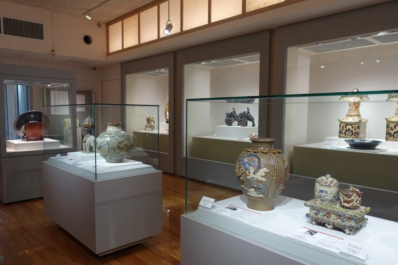 壺屋陶器事業協同組合設立50周年「正統と発展」｜tres monos solitarios
