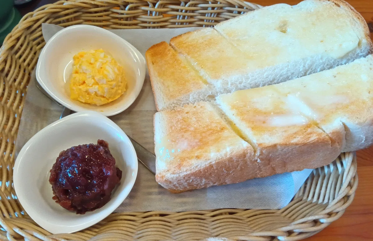 Morning Comparison! I Actually Tried Breakfast at Komeda, Bikkuri ...