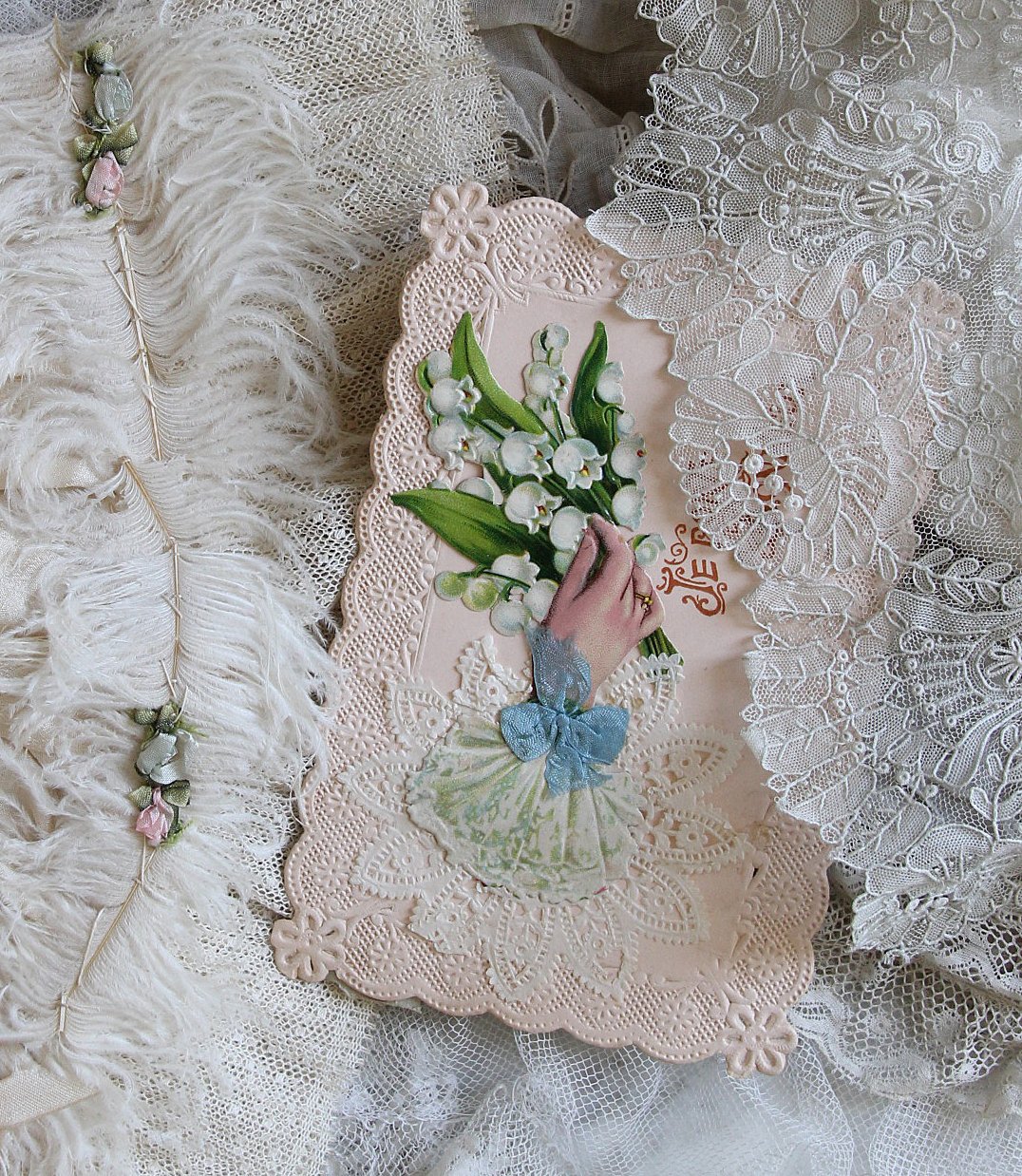 新品　ミニョネット　巻き毛とボネが可愛い小さな女の子 新品 ミニョネット 巻き毛とボネが可愛い小さな女の子