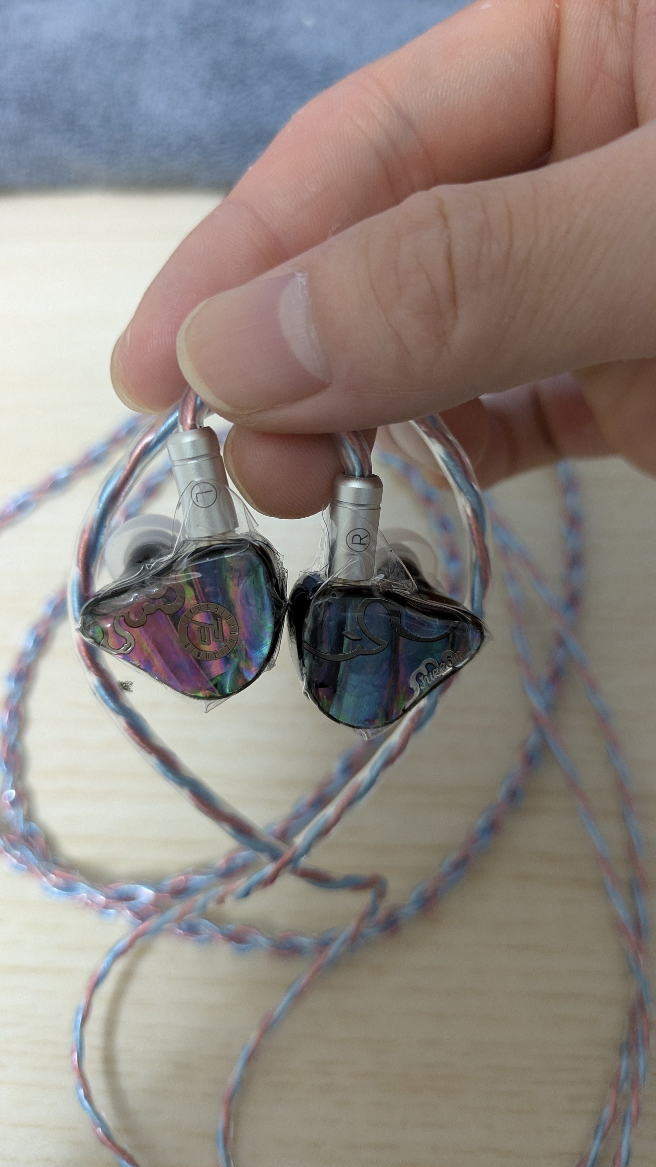 イヤホン素人記】juzear defiant 鳴神【キラッキラ】｜ぼうず