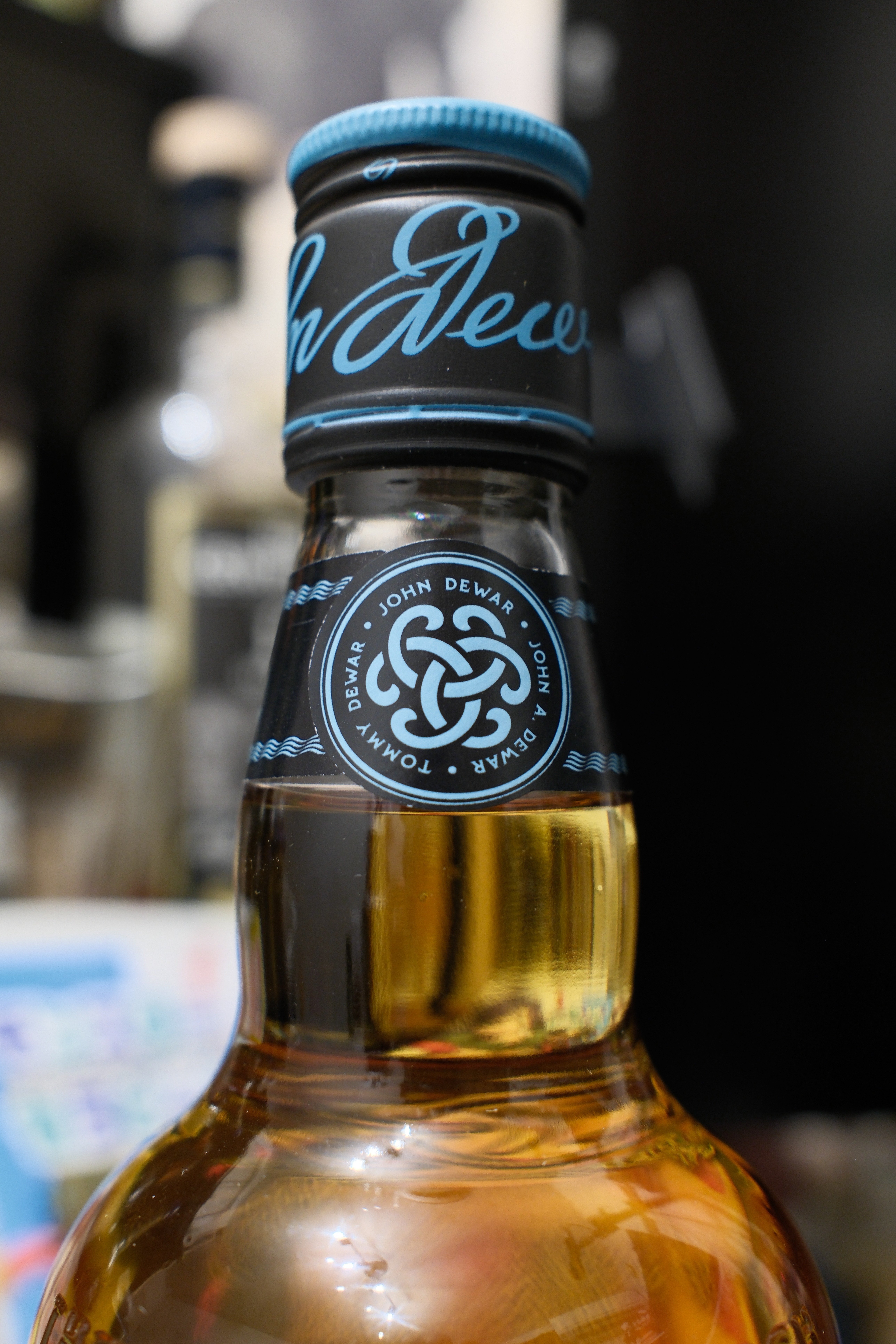 O-407未開栓【デュワーズ カリビアンスムース 8年 ウイスキー 4本】 デュワーズ カリビアンスムース 8年 40% 700ml 箱なし ブレン