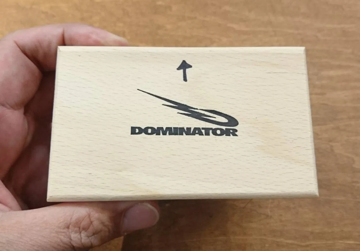 滑走性が上がる】魔法のブラシ・DOMINATOR WAX（スノボ・スキー