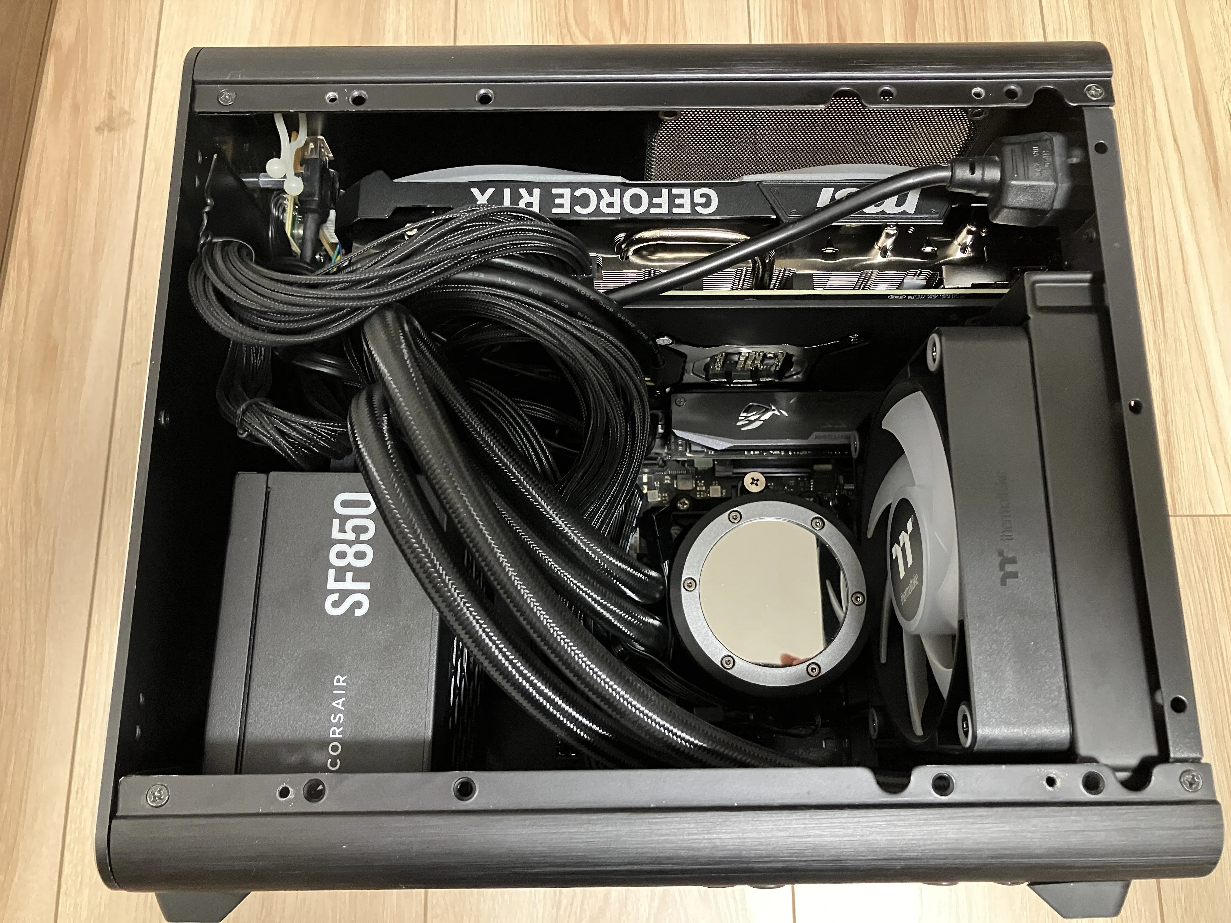 NCASE T1 v2.5 で組むミニマルゲーミングPC～組み込み～｜山ネズミ
