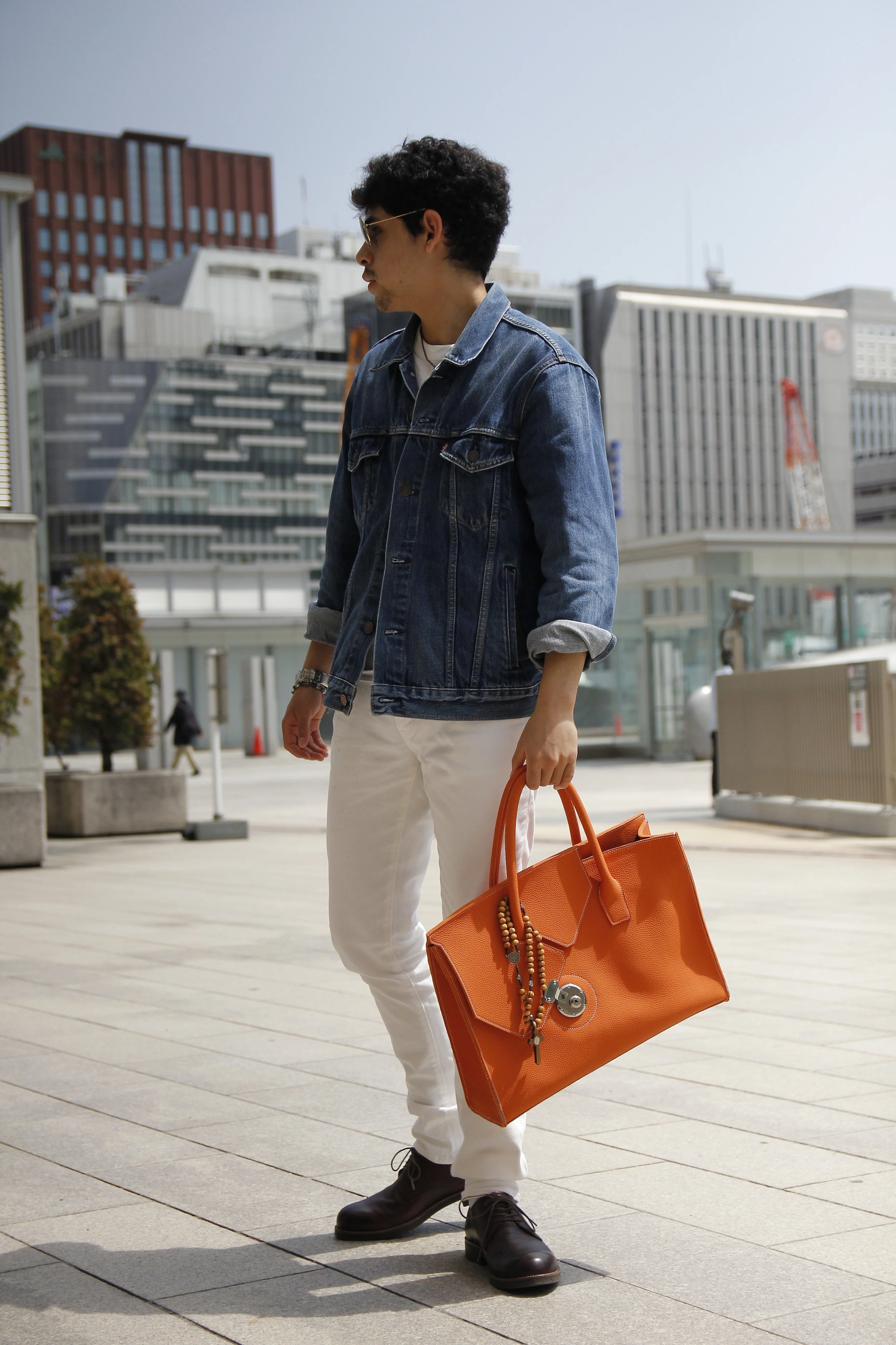 The 'Rebellious Bag' Challenged by a Self-Taught Artisan: One-of-a