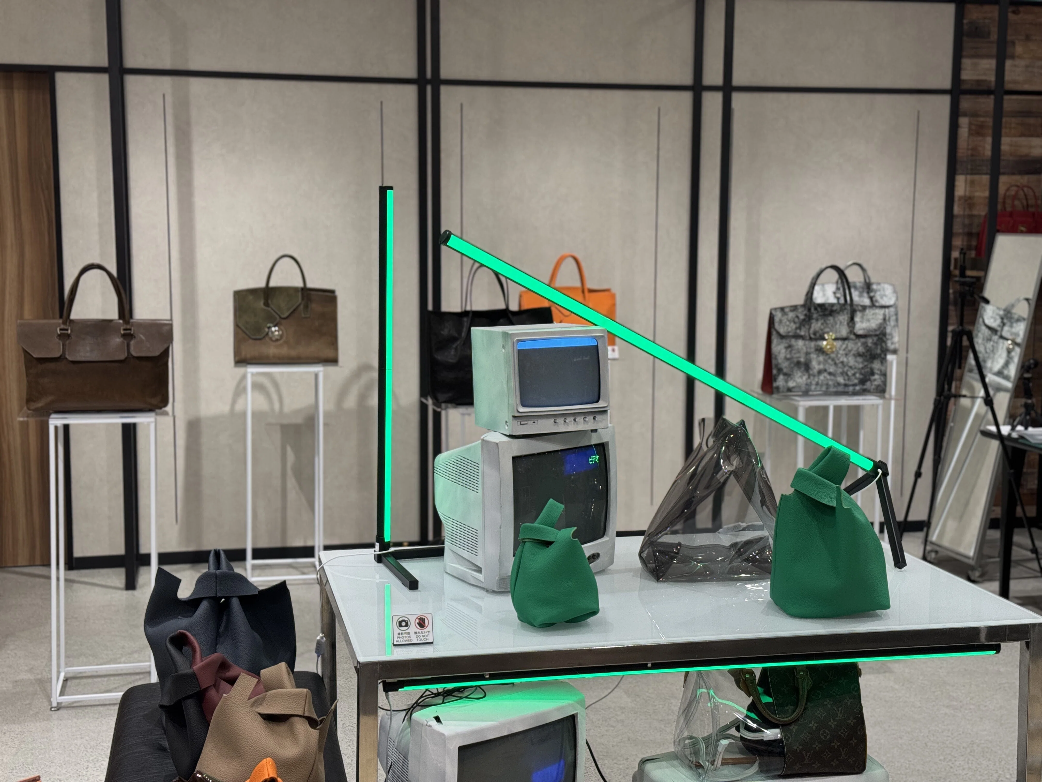 The 'Rebellious Bag' Challenged by a Self-Taught Artisan: One-of-a