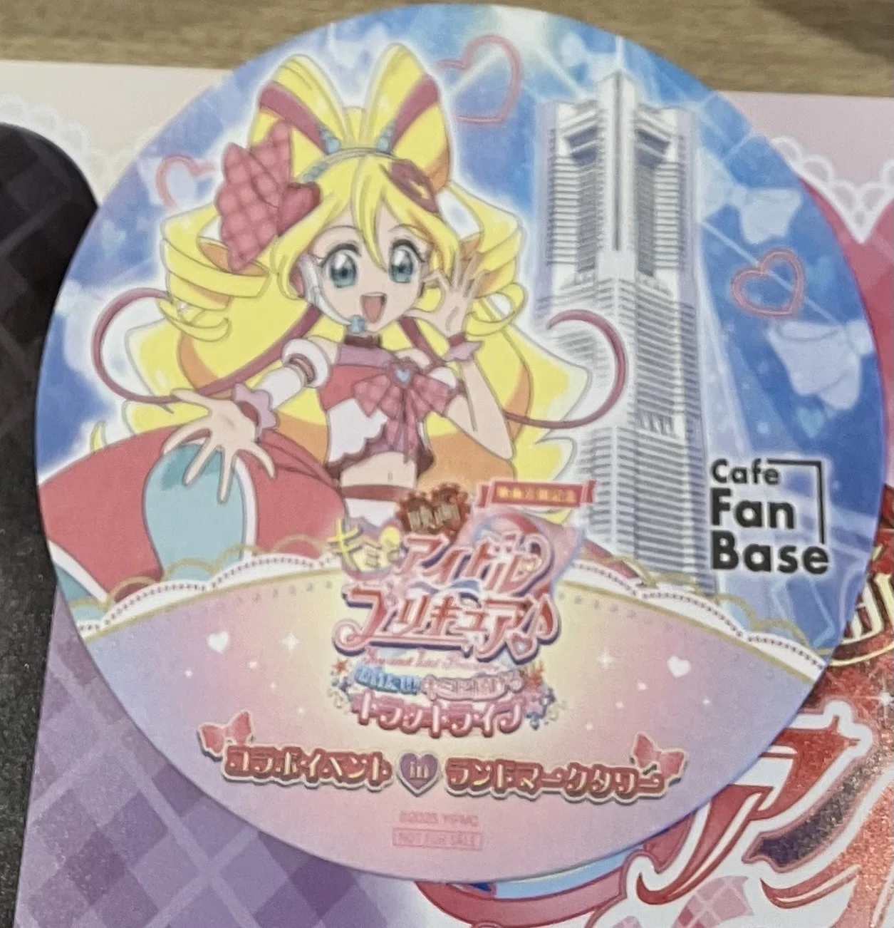 カフェファンベース　缶バッジ　キュアキュンキュン ランドマーク 横浜 限定 初日は台風】キミとアイドルプリキュア♪横浜ランドマークコラボ｜月宮灯