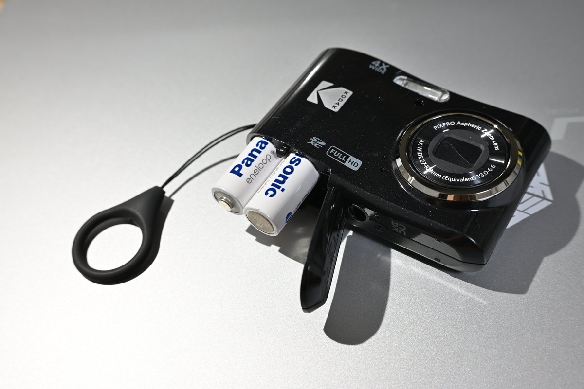【単3電池で動く平成レトロなコンデジ】xDピクチャーカード付 動作確認済 単3電池で動く平成レトロなコンデジ】xDピクチャーカード付 動作