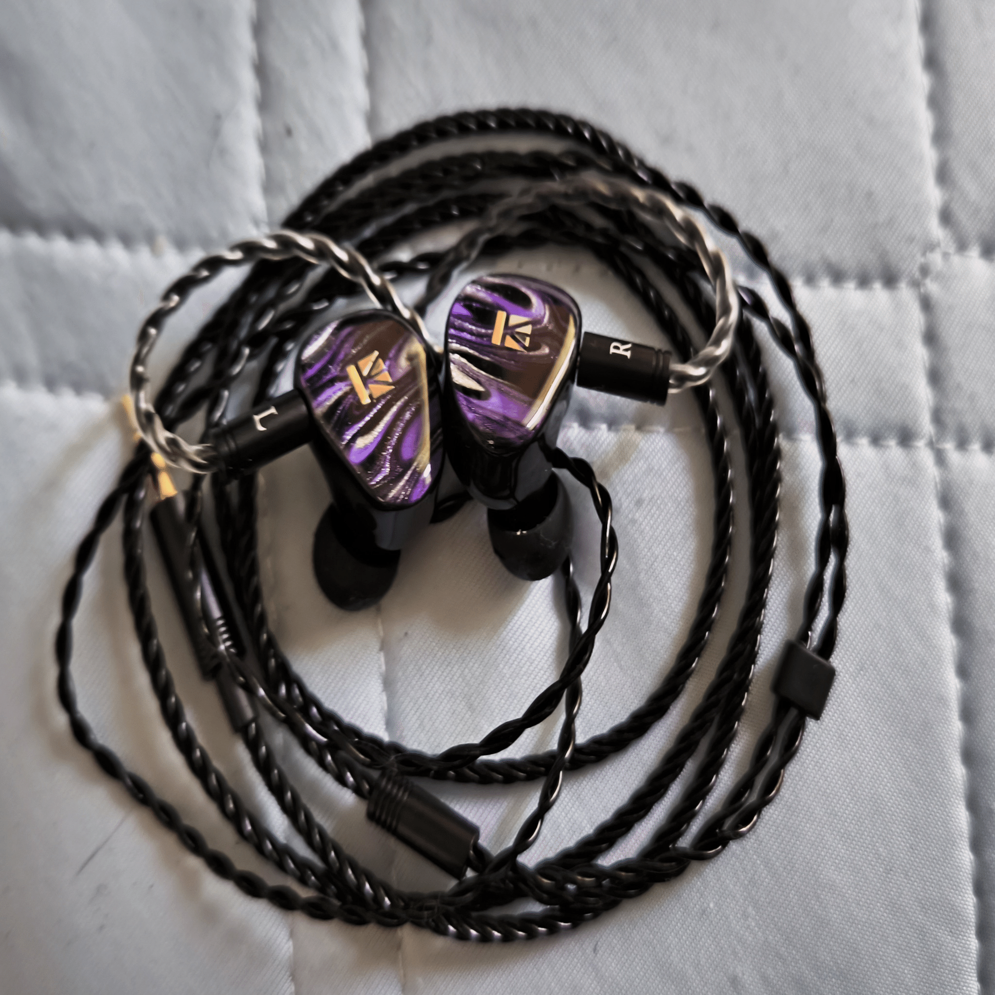 イヤホン TRN ORCA & KBEAR KB03 KBEAR KB03 は楽しく気持ちの良い音を「理解（わか）らせられる