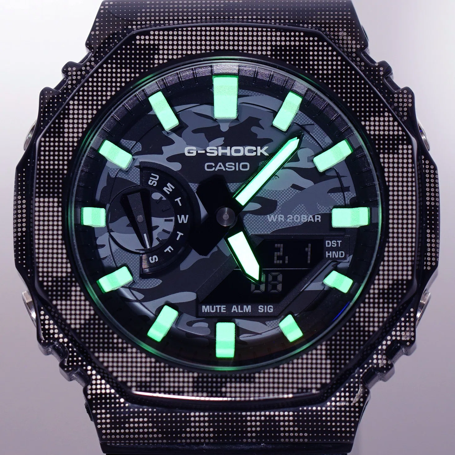 G-Shock GA-2100CAをフル迷彩仕様に！蓄光インデックス交換で夜間も