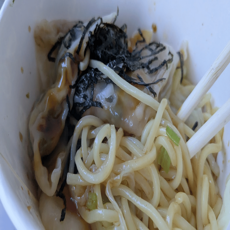 台湾花蓮:東大門夜市の菜食ワンタン麺が絶品🎵葱餅は台北と違う