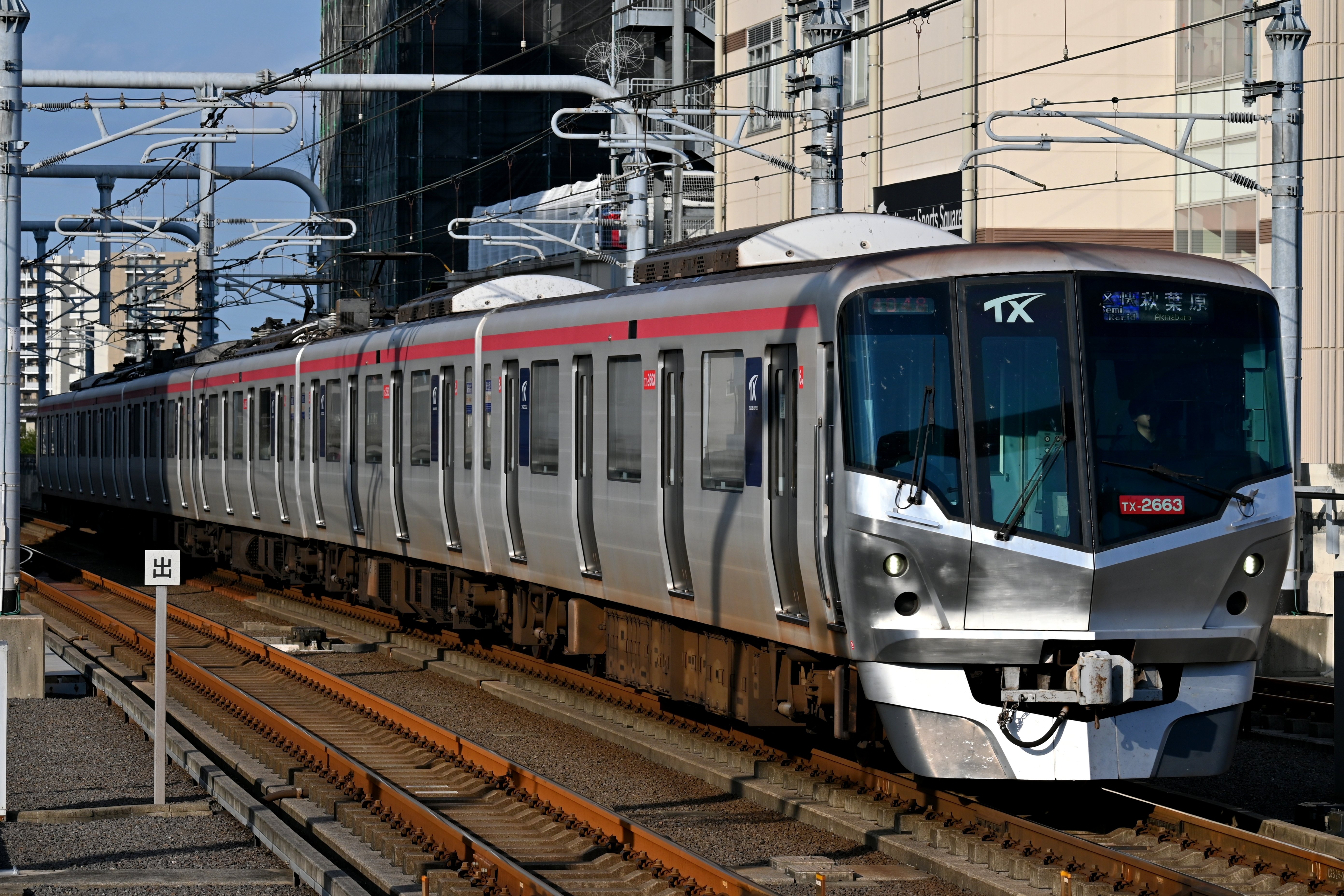 つくばエクスプレス 開通20周年記念「ユニール号」を撮る！｜隣の芝生