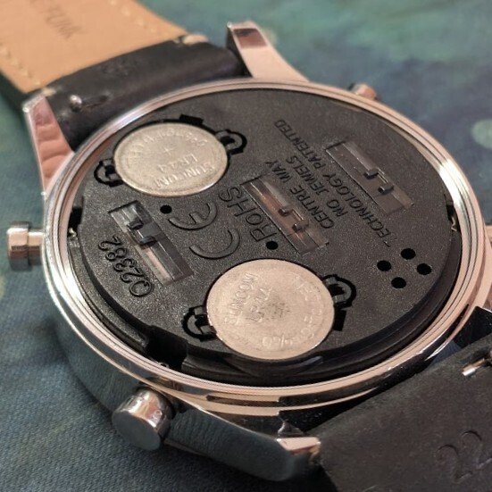 No.247 | Future Funk | FF102 | 文字が回転する時計｜とある猫好き