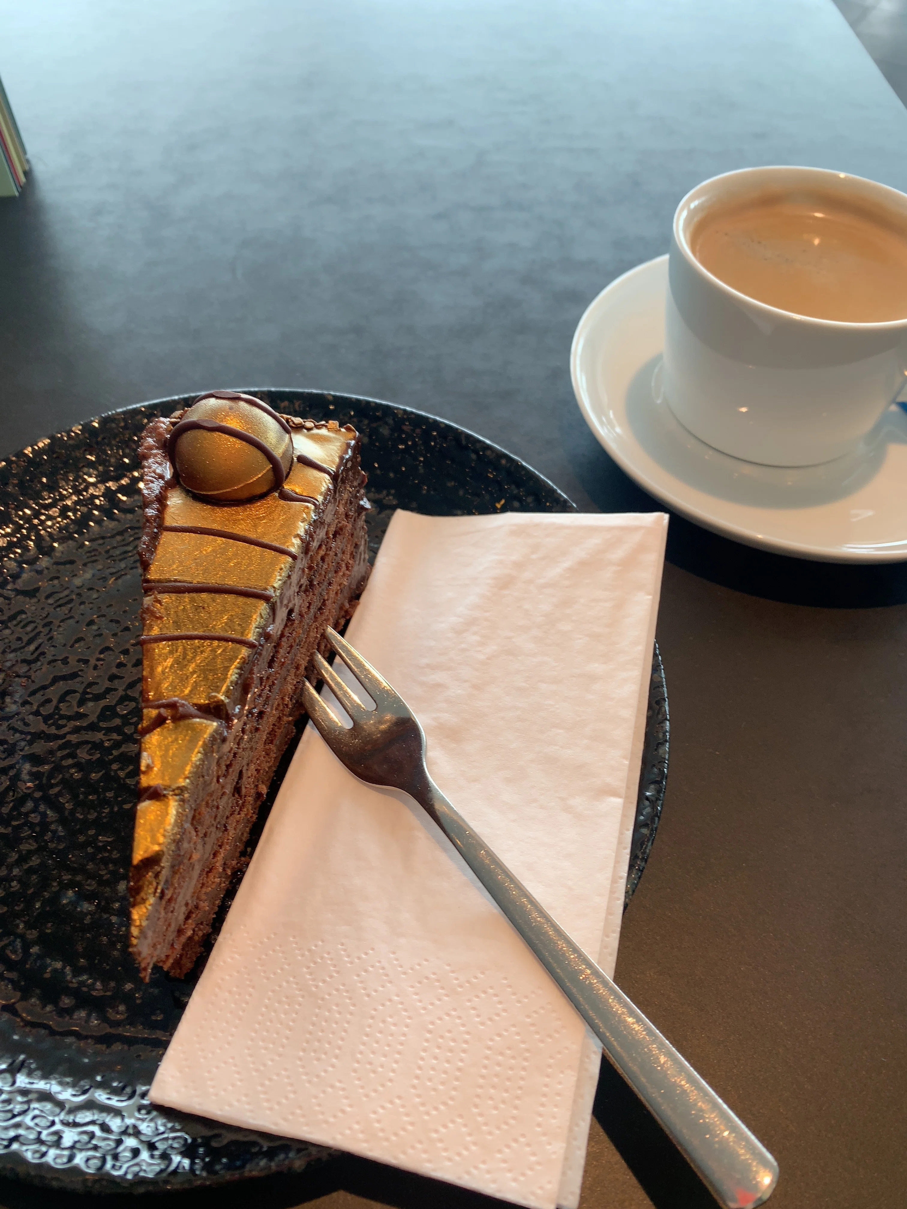ドイツ🇩🇪旅 4日目 チョコレート博物館カフェ⇨ケルン大聖堂⇨夕食