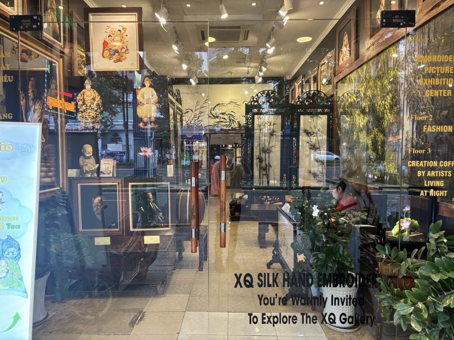 XQ Vietnam 高級シルク刺繍アート 麻生太郎氏 安倍晋三氏購入のブランド 麻生太郎も訪問！息が止まる美しさ！ベトナム最高級刺繍ブランド
