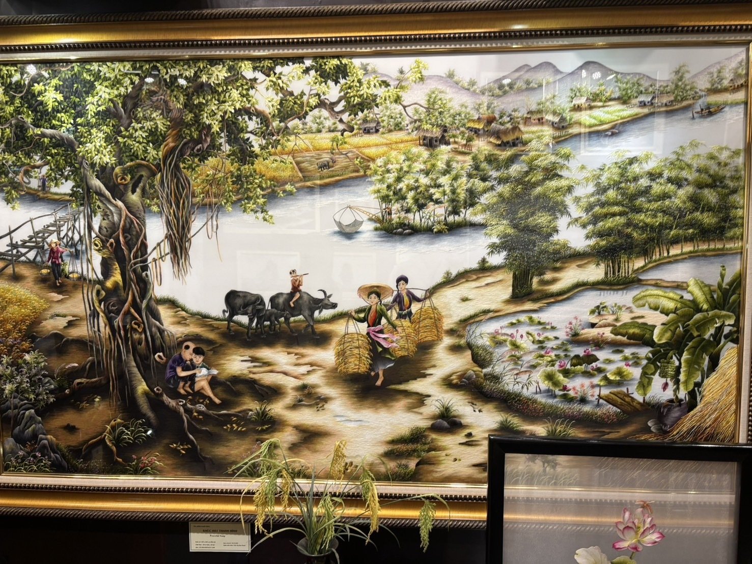 XQ Vietnam 高級シルク刺繍アート 麻生太郎氏 安倍晋三氏購入のブランド XQ Vietnam 高級シルク刺繍アート 麻生太郎氏 安倍晋三氏購入の
