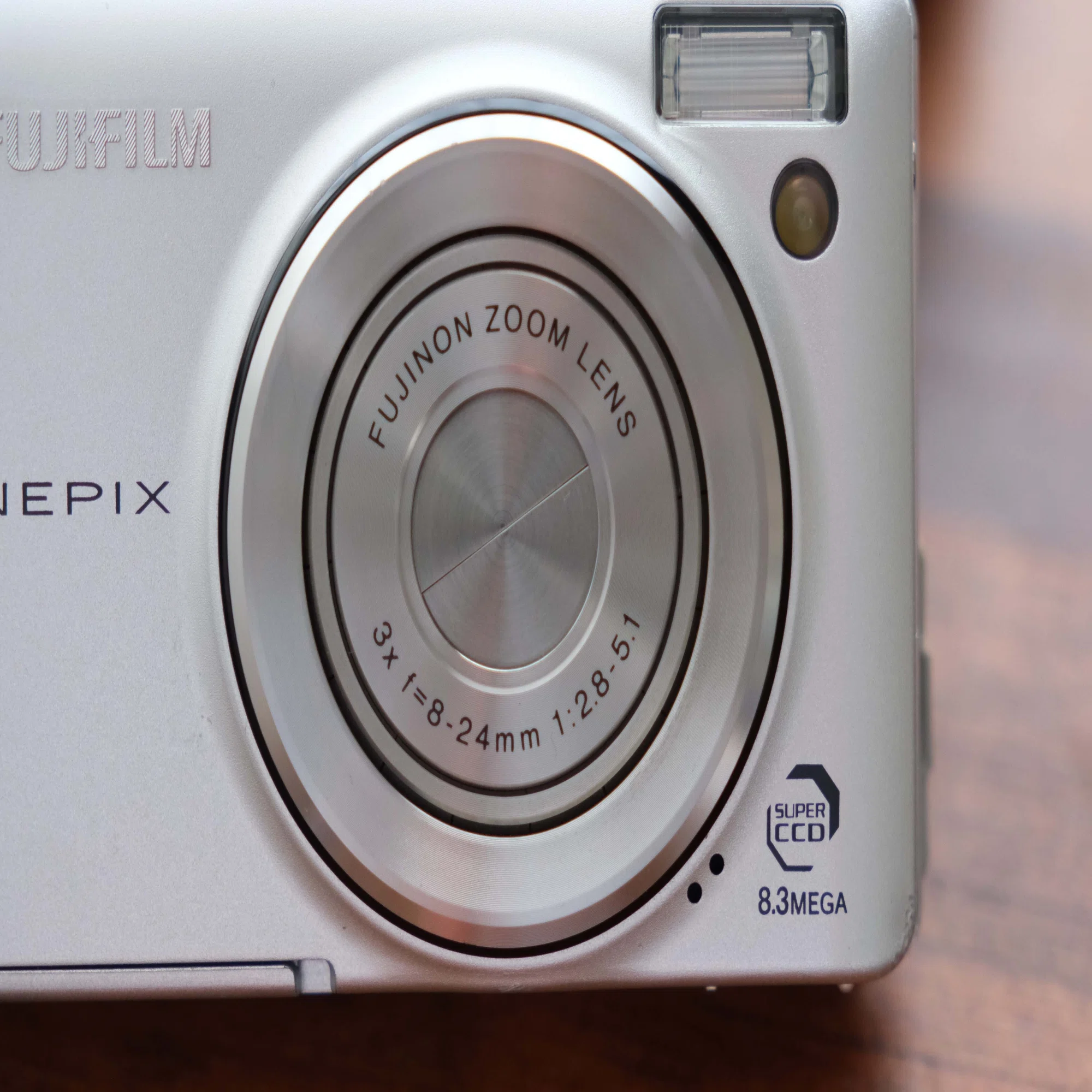オールドコンデジの世界】FUJIFILM FINEPIX F40fd スーパーハニカムCCD 
