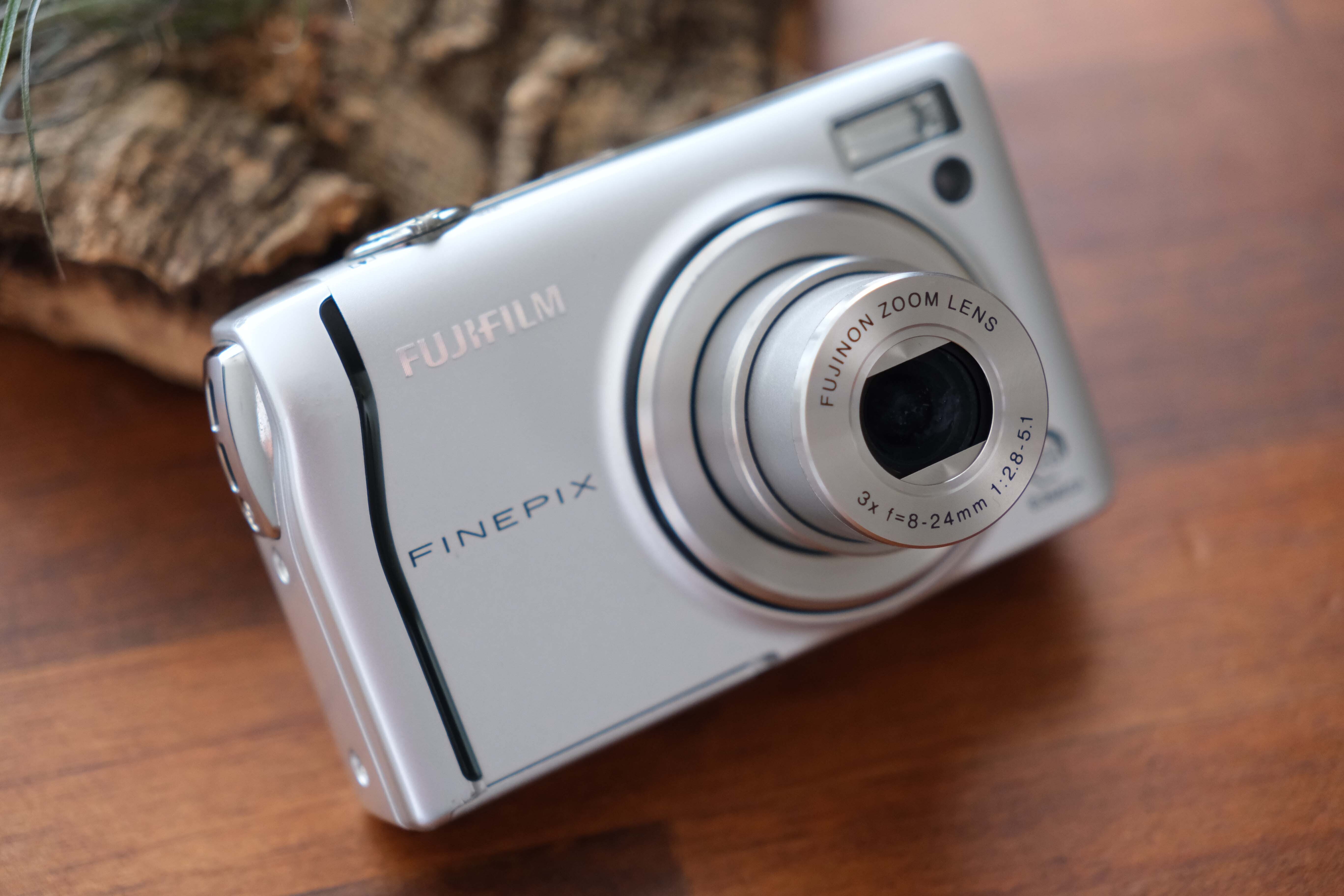 オールドコンデジの世界】FUJIFILM FINEPIX F40fd スーパーハニカムCCD