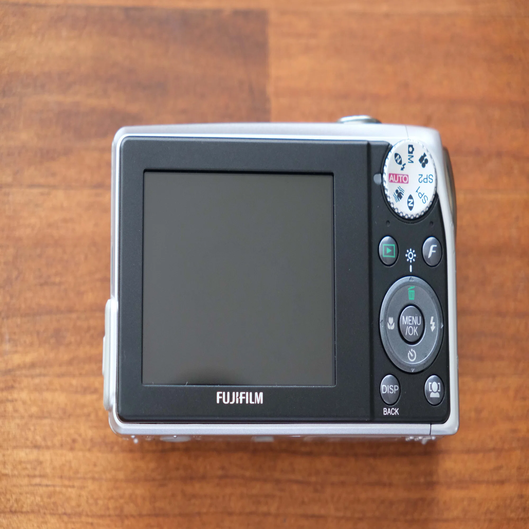 オールドコンデジの世界】FUJIFILM FINEPIX F40fd スーパーハニカムCCD 
