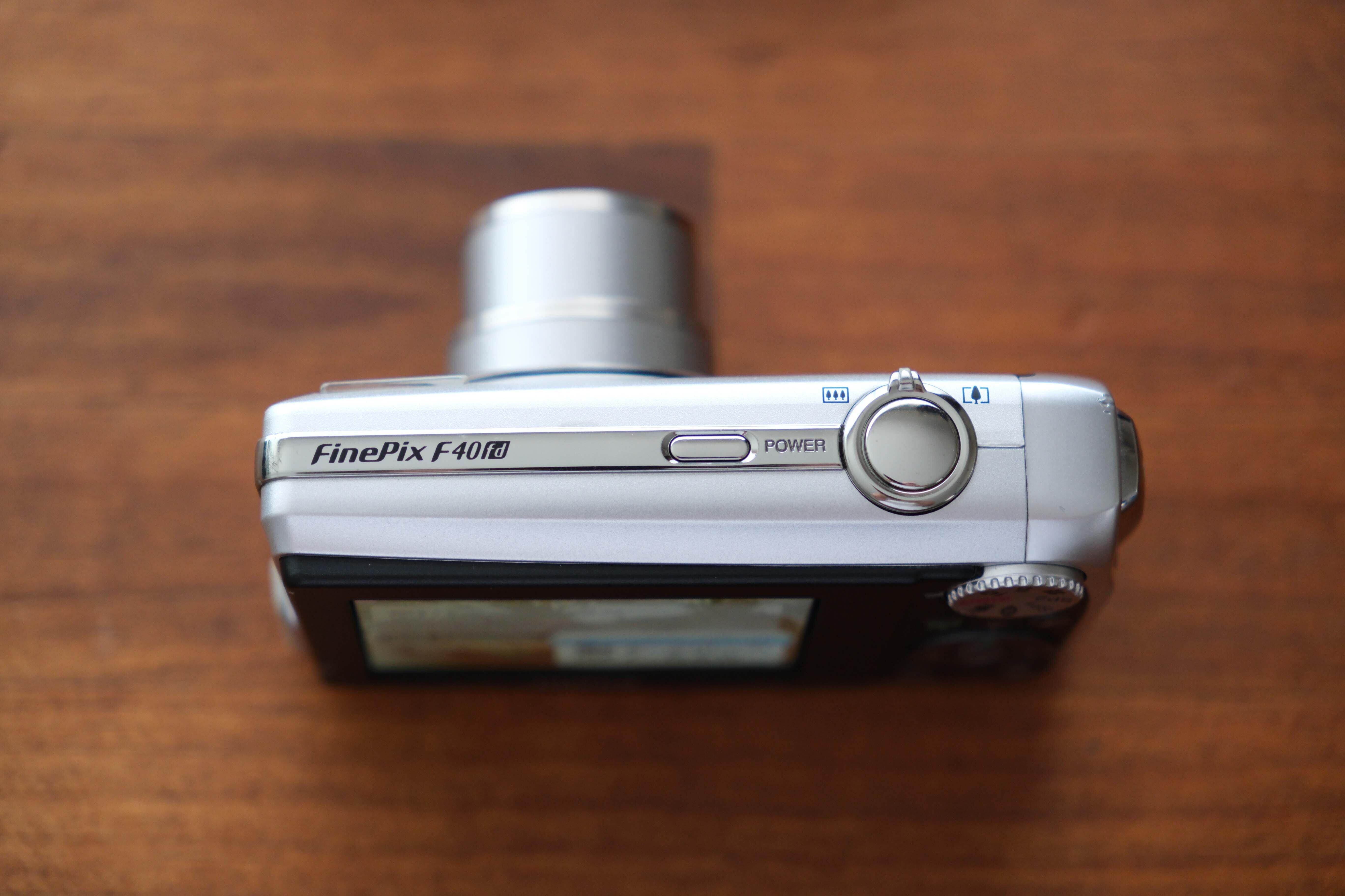 オールドコンデジの世界】FUJIFILM FINEPIX F40fd スーパーハニカムCCD