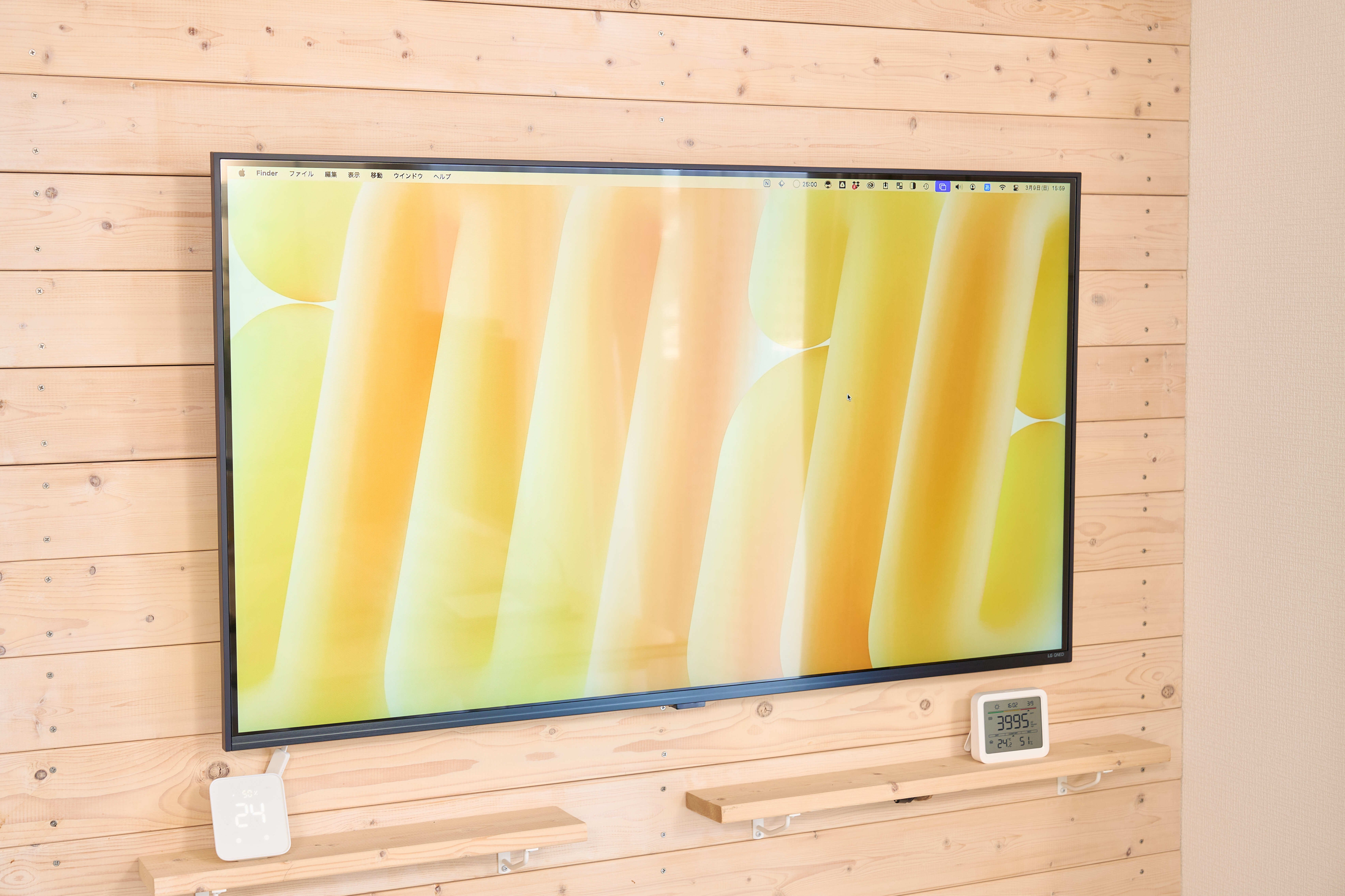 LG 43インチテレビを壁掛けしてみた｜我が家のDYIした木製の壁にテレビ