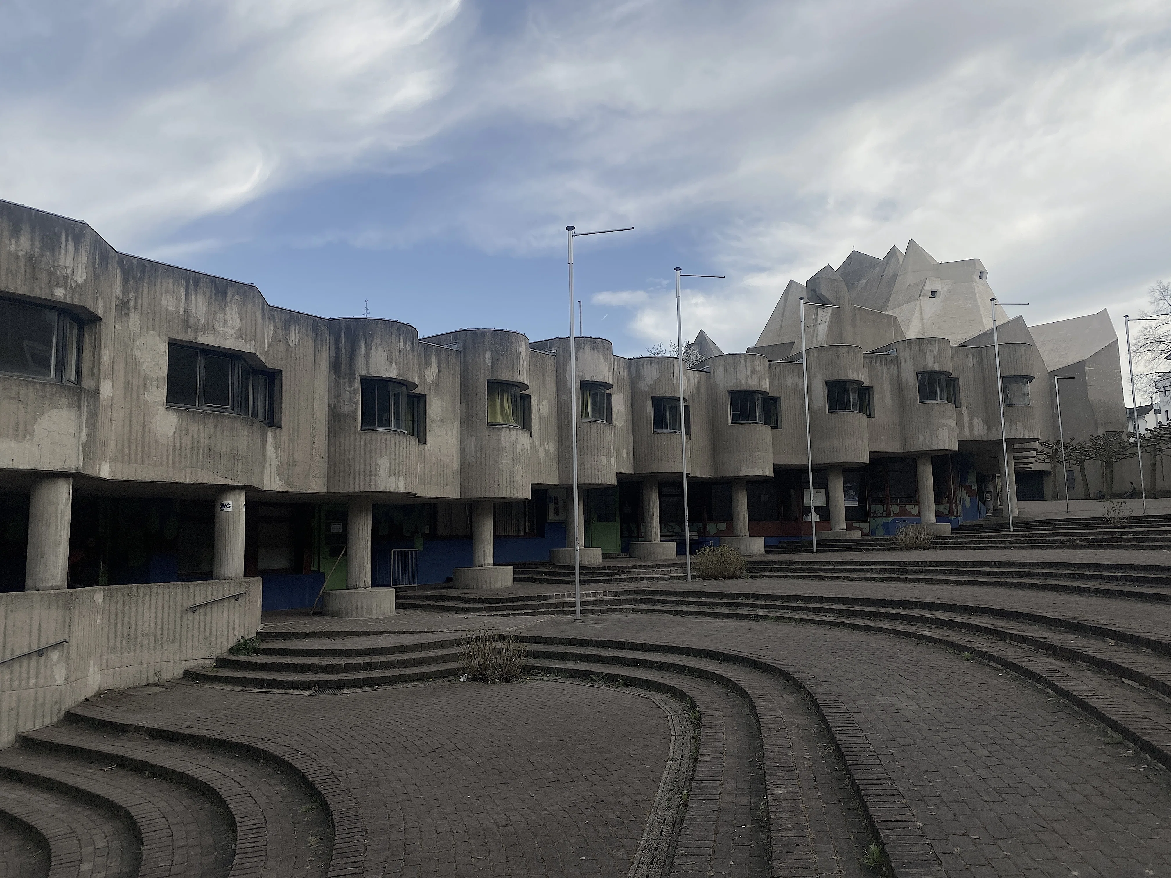 コンクリートの水晶。「ネヴィゲスの巡礼教会（Mariendom Neviges
