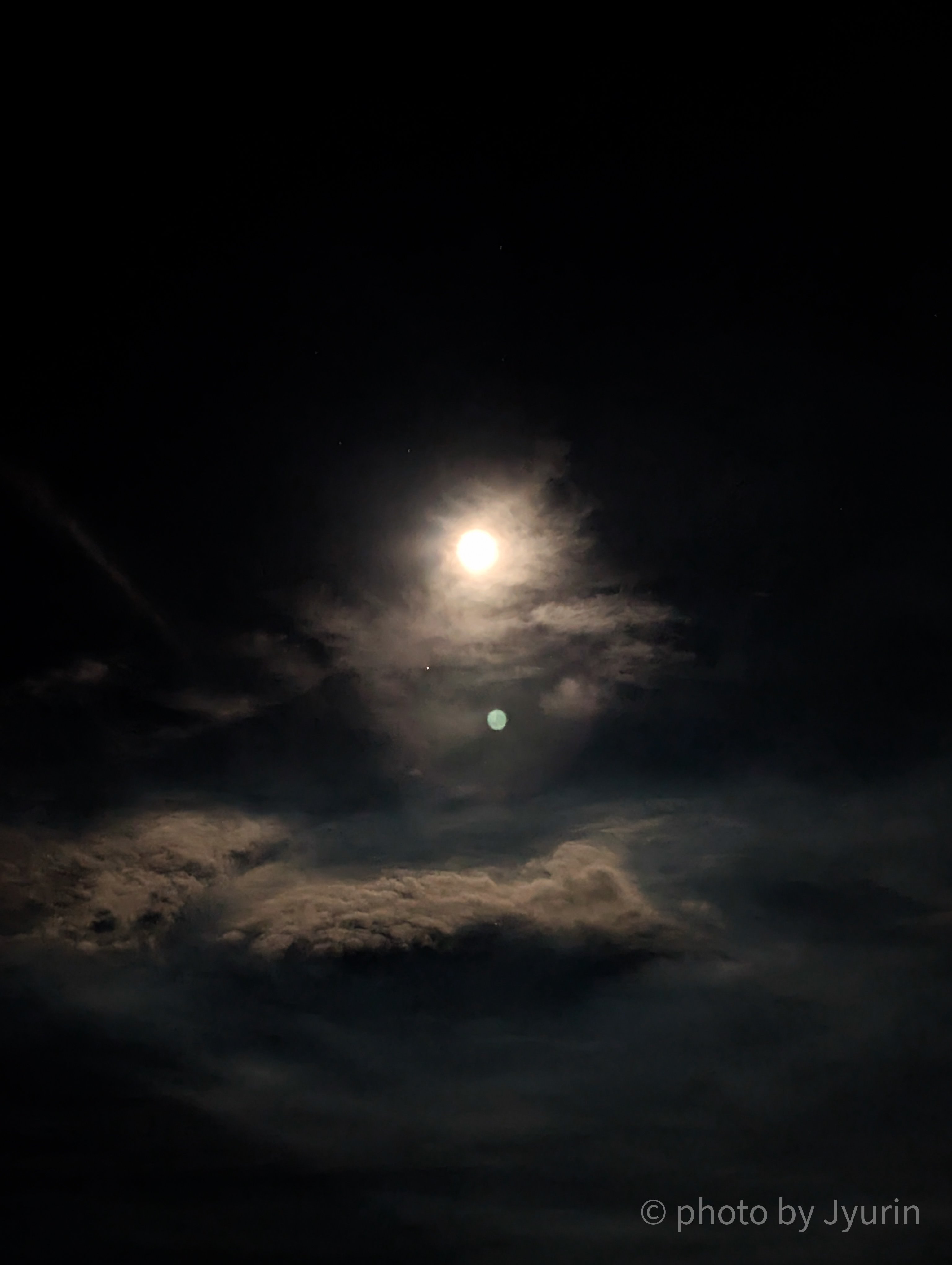 星月夜様 皆既月食に続いて「月と土星の共演」もスマホカメラで撮ってみた