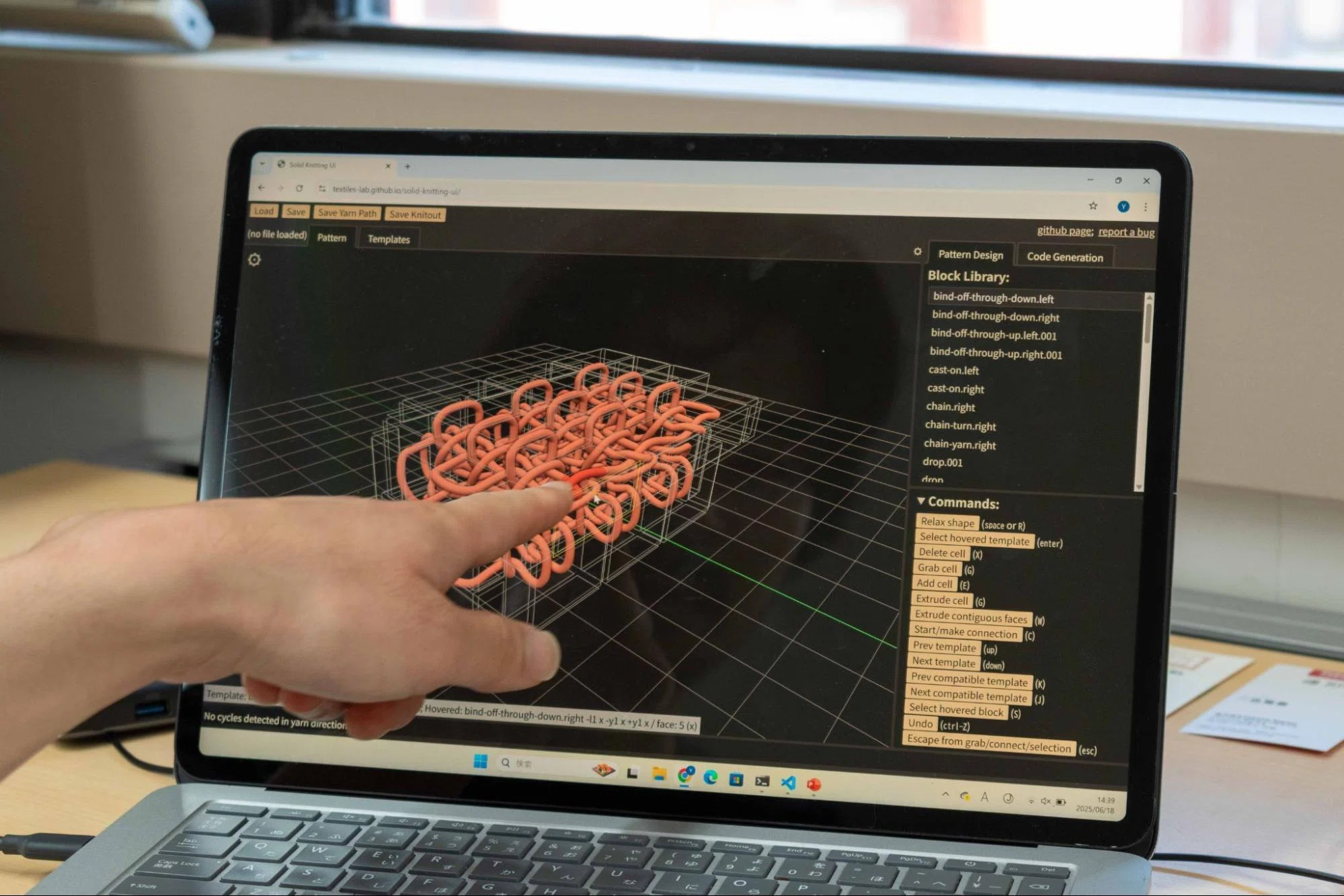デザインサイエンス百科事典 : かたちの秘密をさぐる Tangible Scientific Design vol.11 椅子をほどいて靴にする未来—可逆