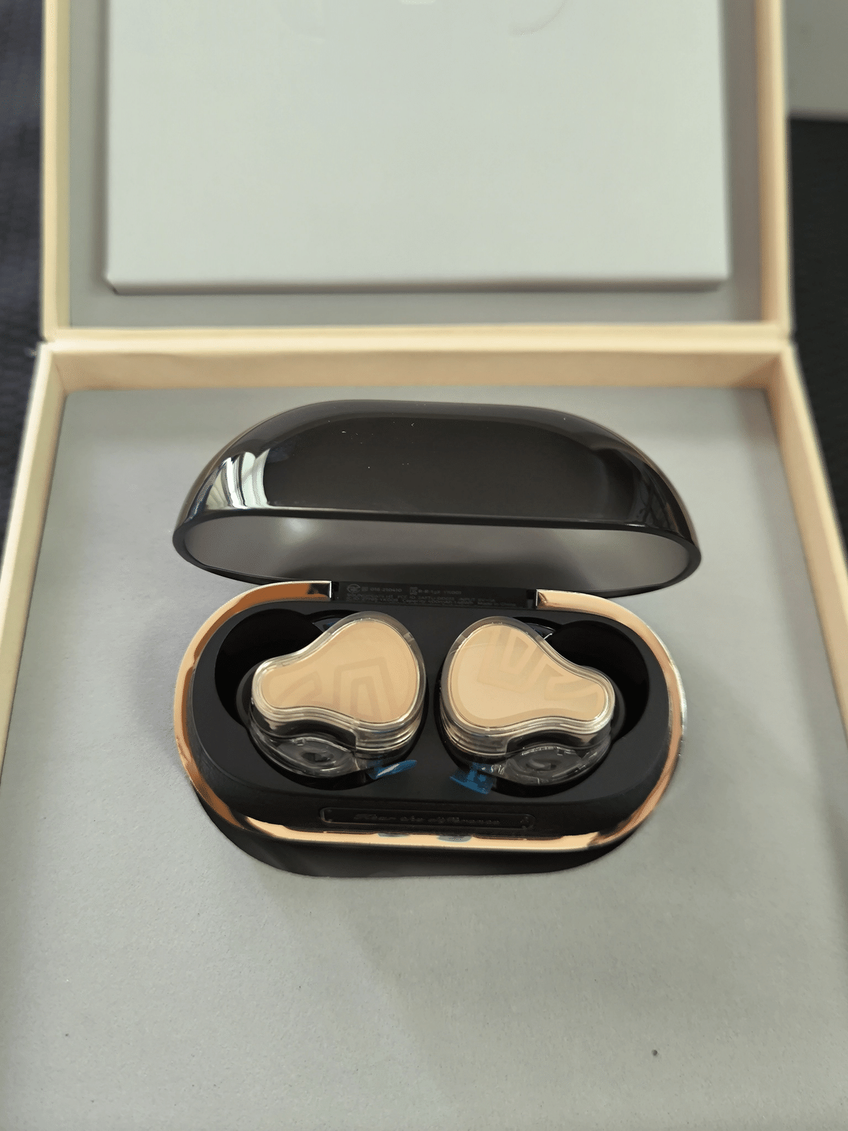 SOUNDPEATS H3は有線イヤホン並みの高音質と-55dbの強力なANCを