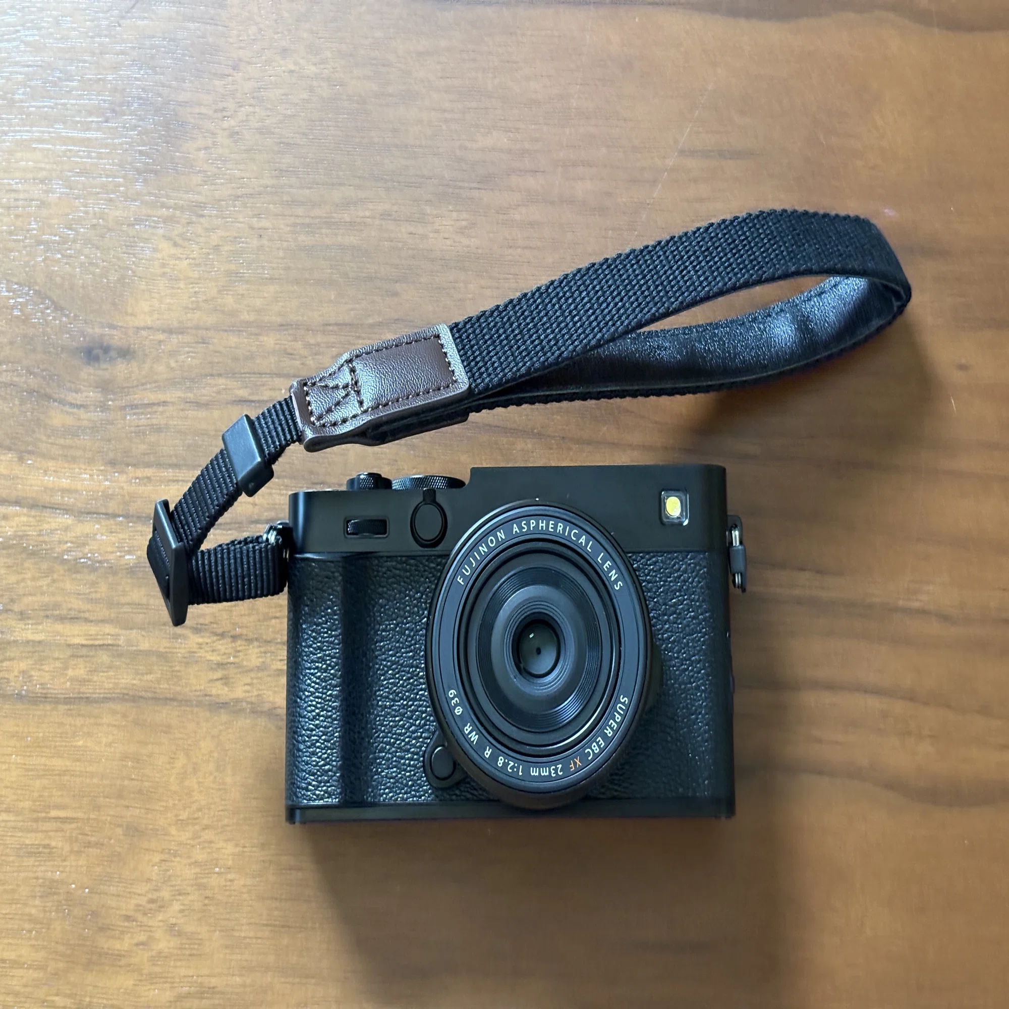 X-E5」の「リストストラップ」を決めました！｜chiba