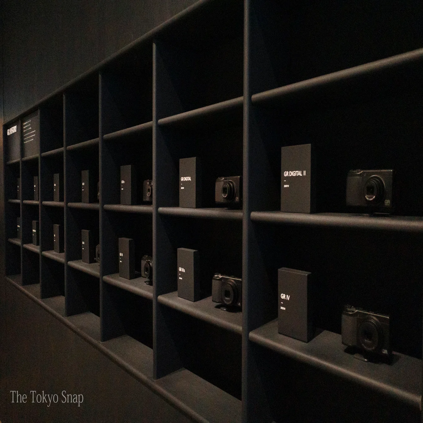 GR SPACE TOKYOで森山大道展を見てRICOH GR IVの予約抽選の申込みを