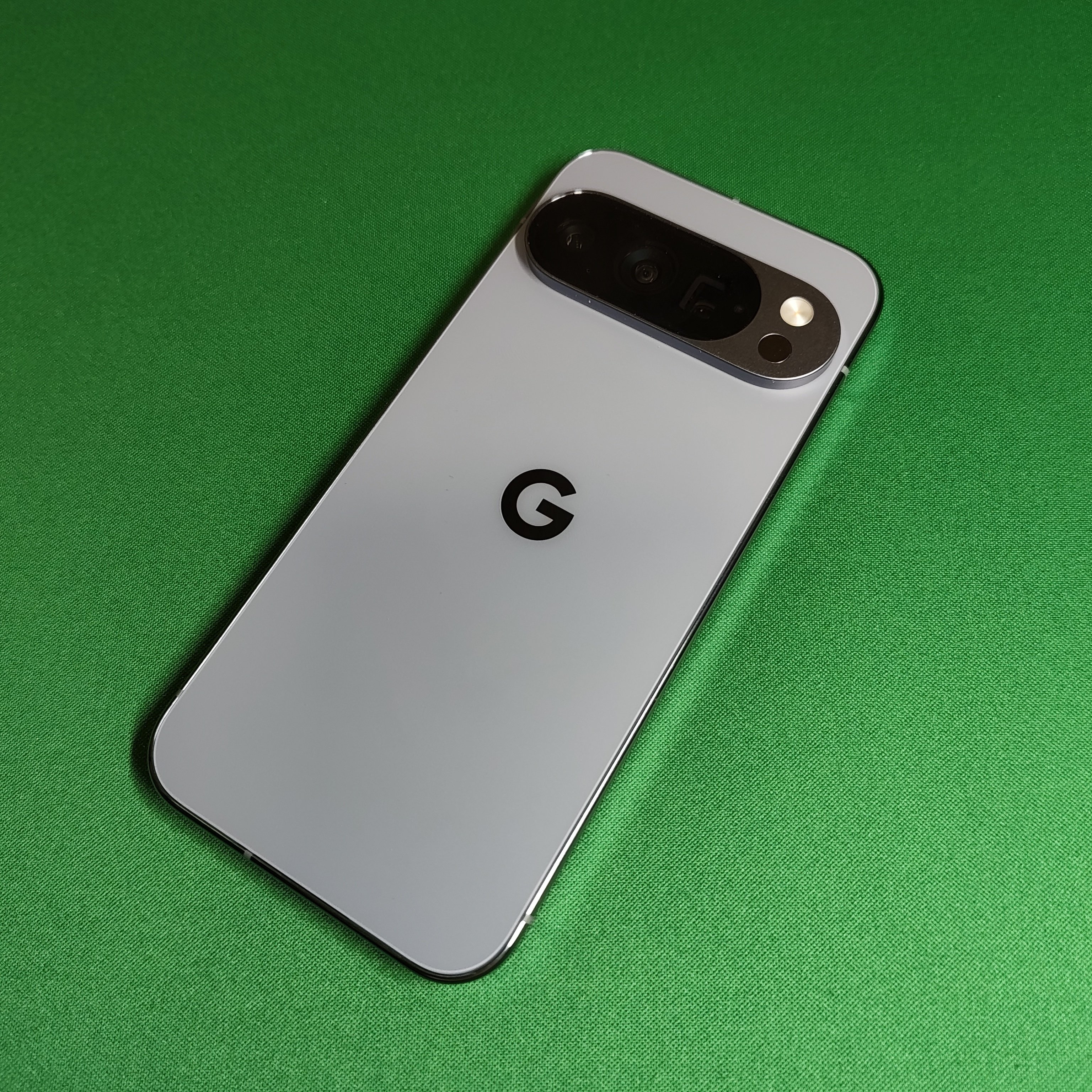 【新品同様】 Pixel 10 Pro Hold Moonstone純正ケース付 Google Pixel 10 Pro 純正ケース moonstone - メルカリ