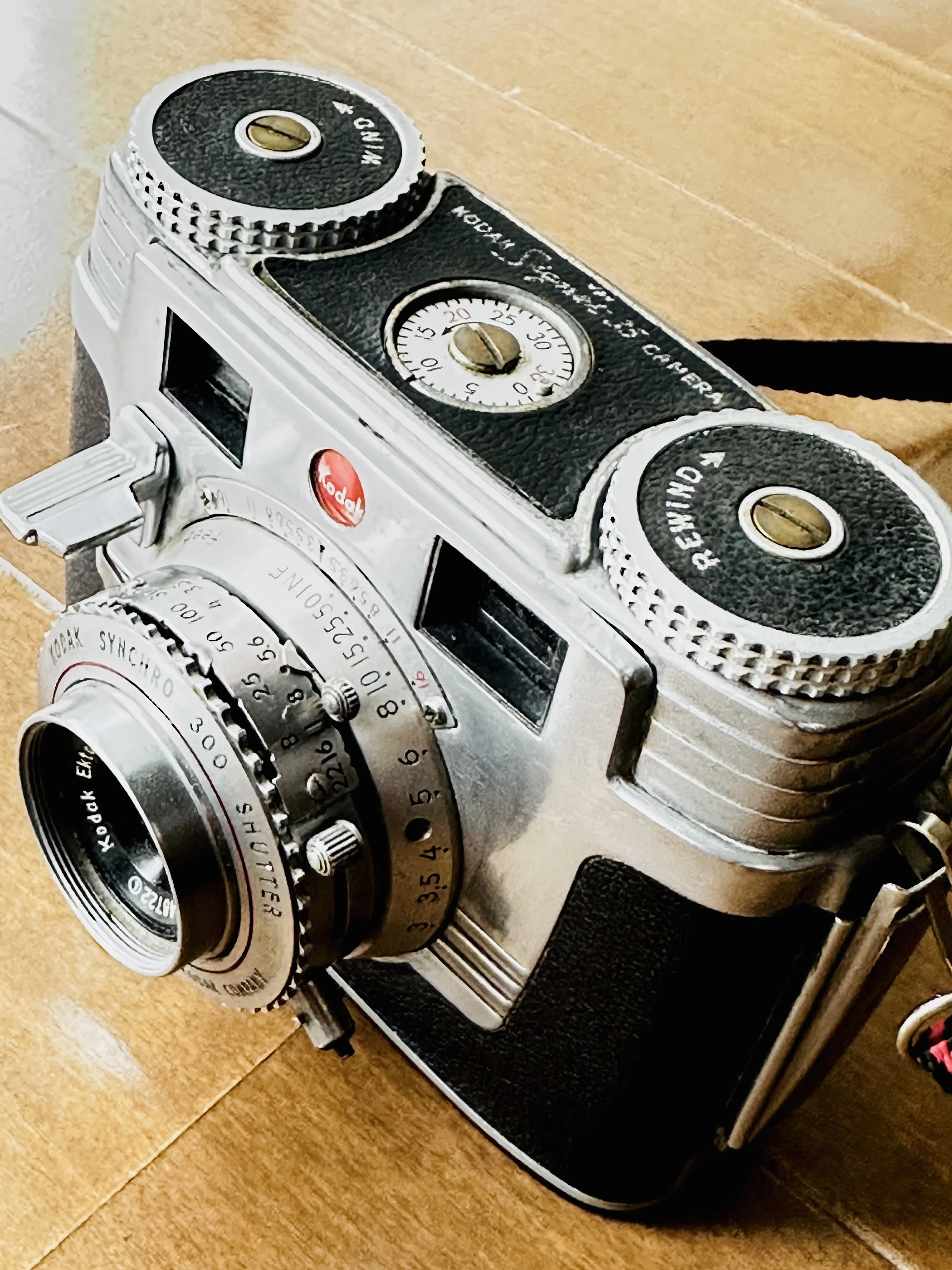 ミッキーマウスと呼ばれたカメラ kodak Signet35｜ema_photo
