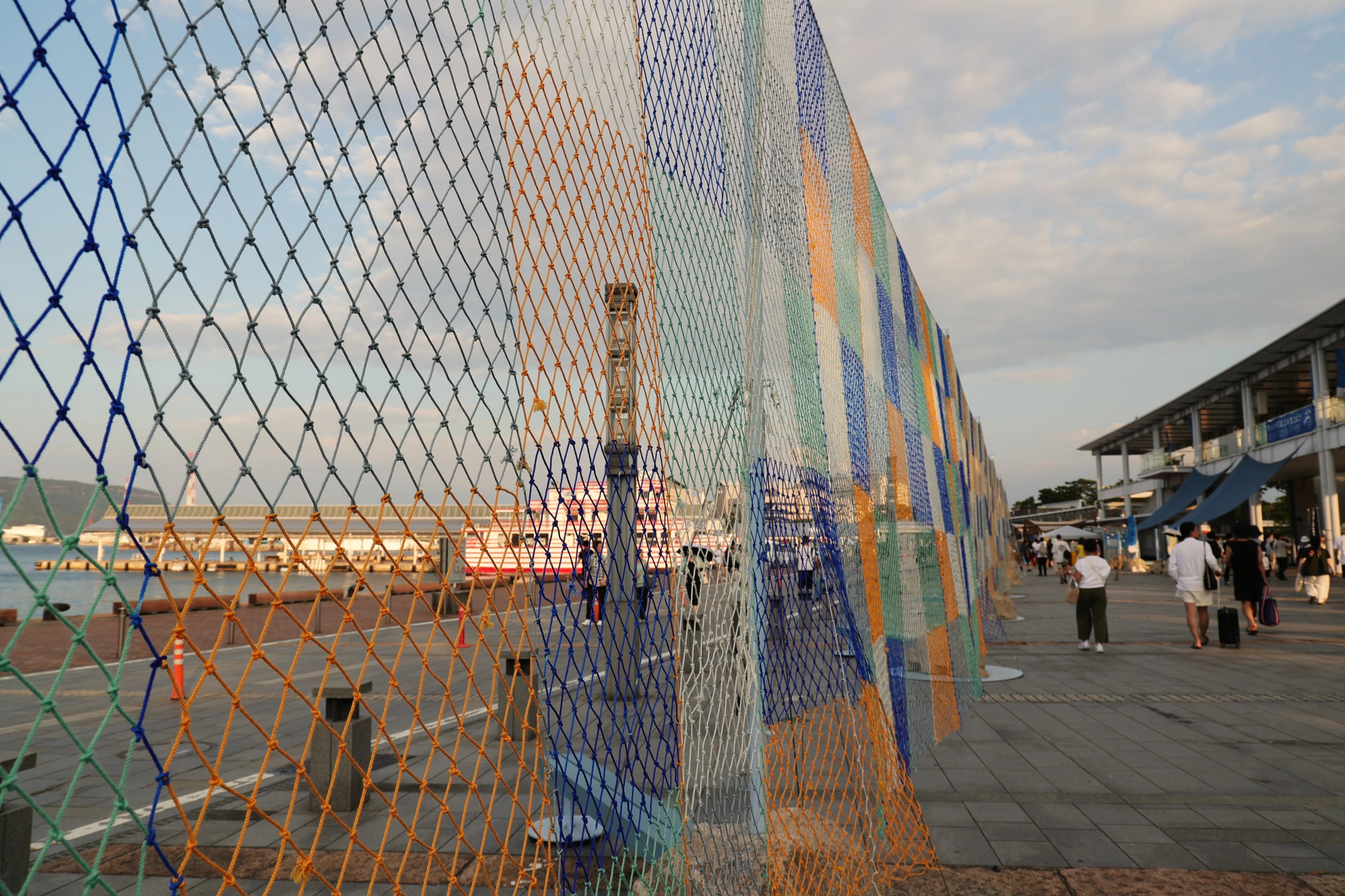 夜の高松港【瀬戸内国際芸術祭2025】｜Abbey -旅するように暮らす