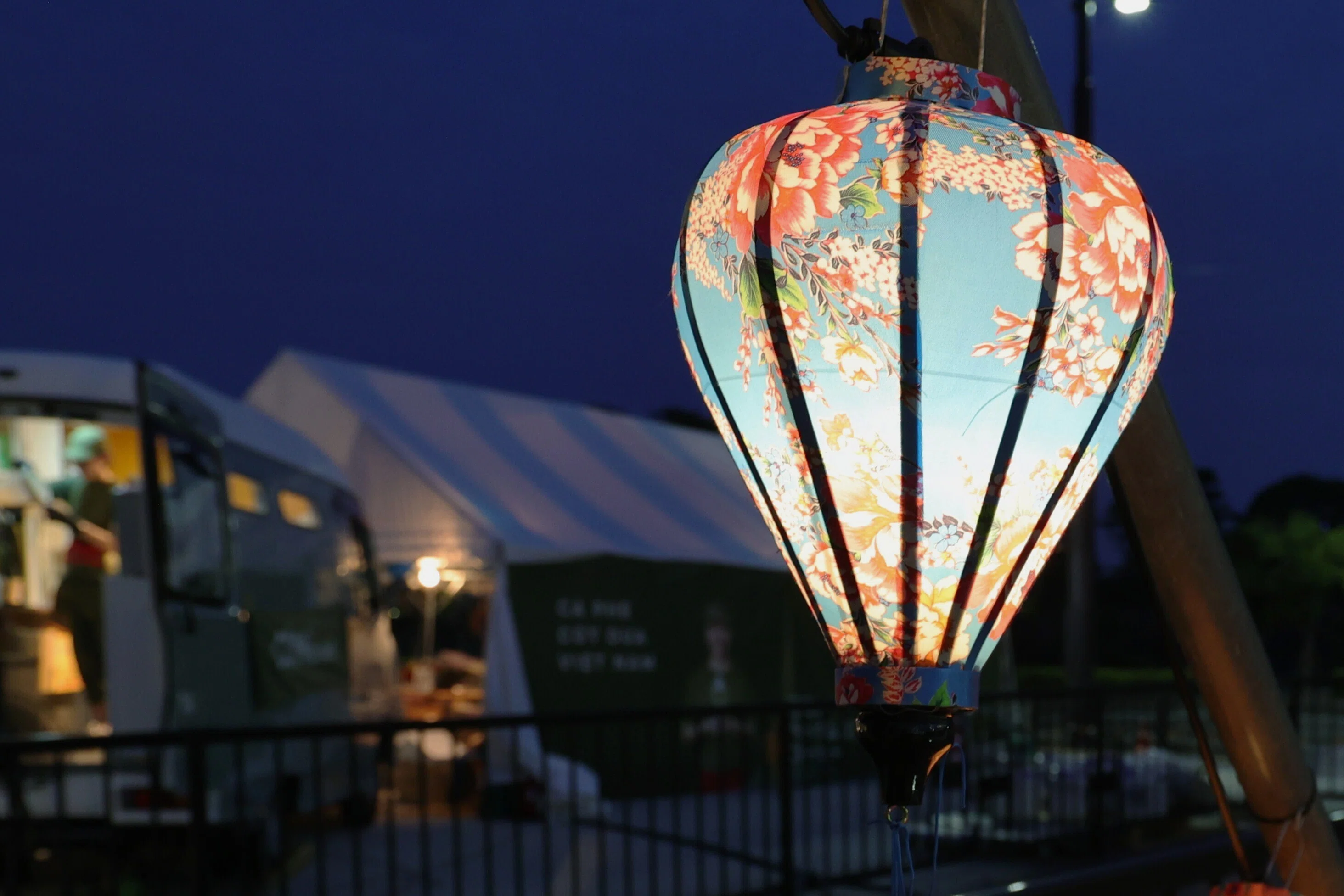 夜の高松港【瀬戸内国際芸術祭2025】｜Abbey -旅するように暮らす
