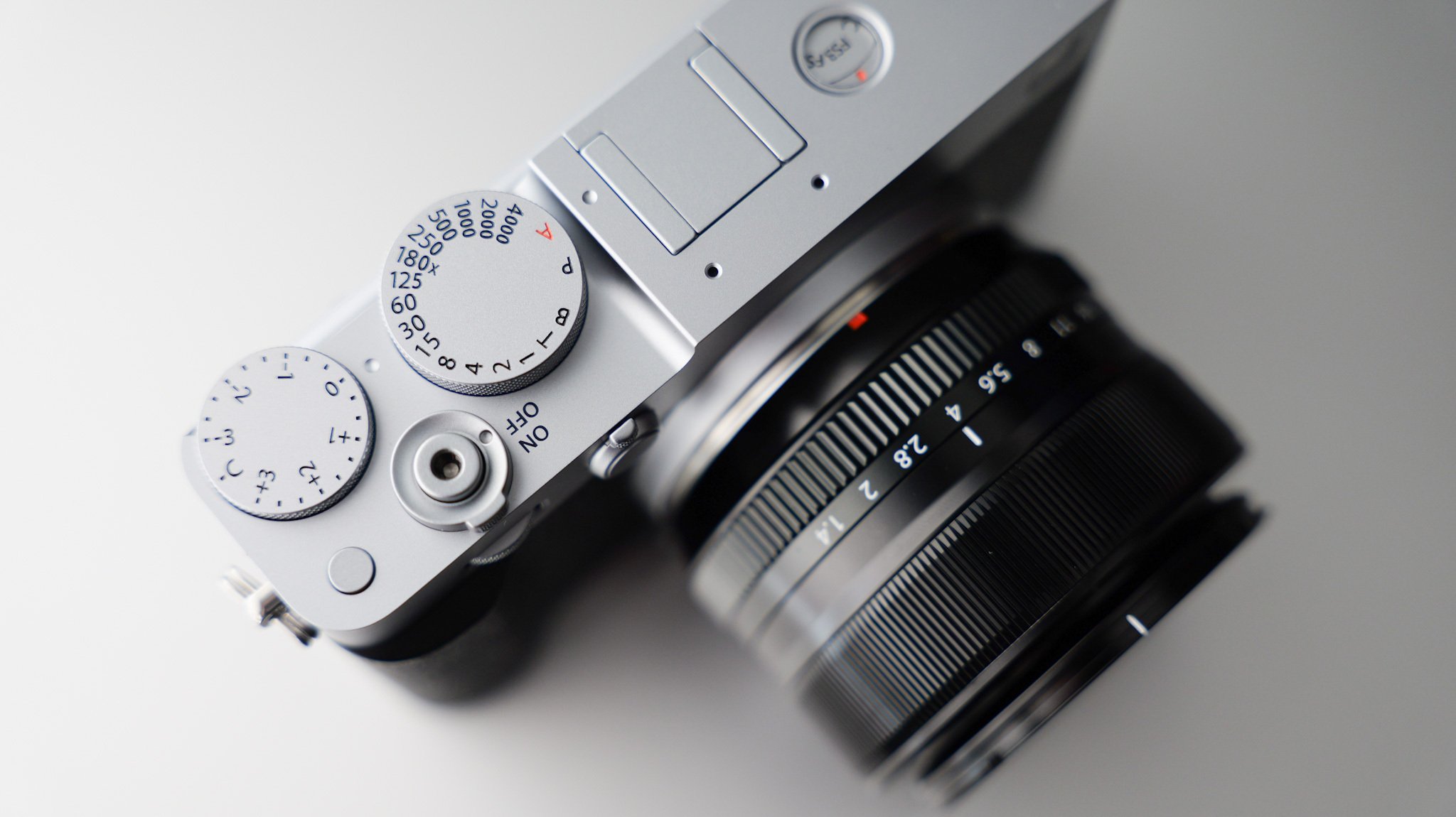 【使用回数少】FUJIFILM X-E5 35mm F1.4 単焦点レンズ付き X-E5の相棒レンズ探し記念すべき第一本｜kEigo