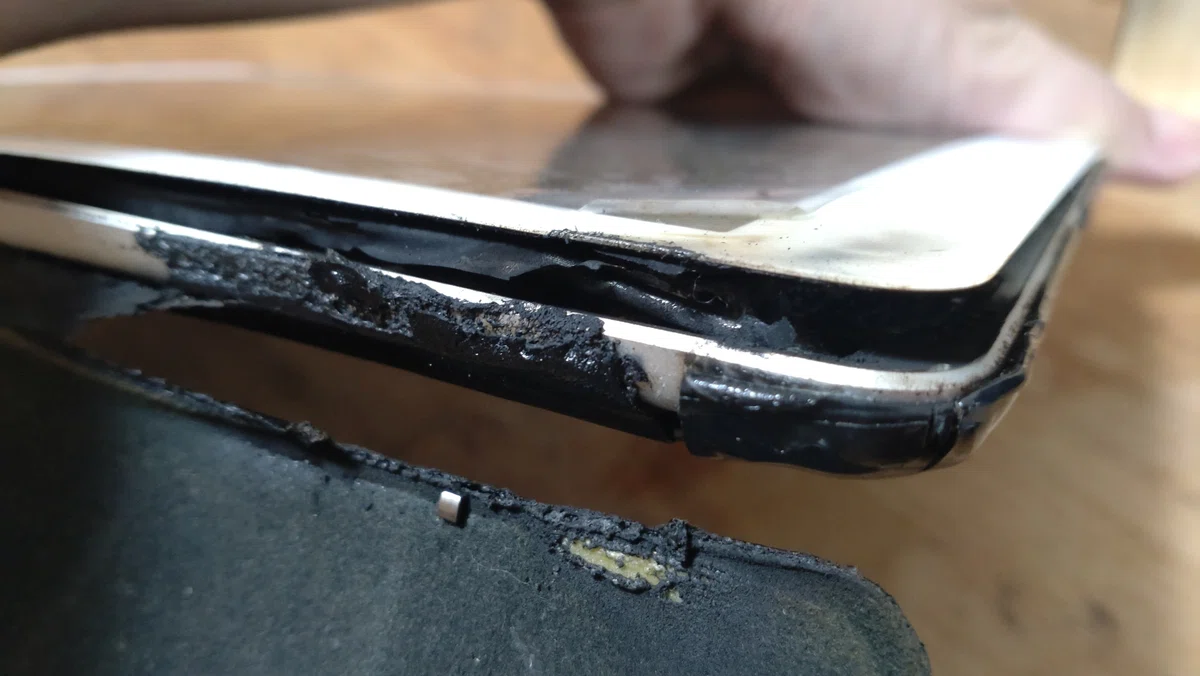 iPadが自然発火し火事になりかけた本当の話。気温28℃でもこうなる｜鷺谷政明のYouTubeでは言えない話