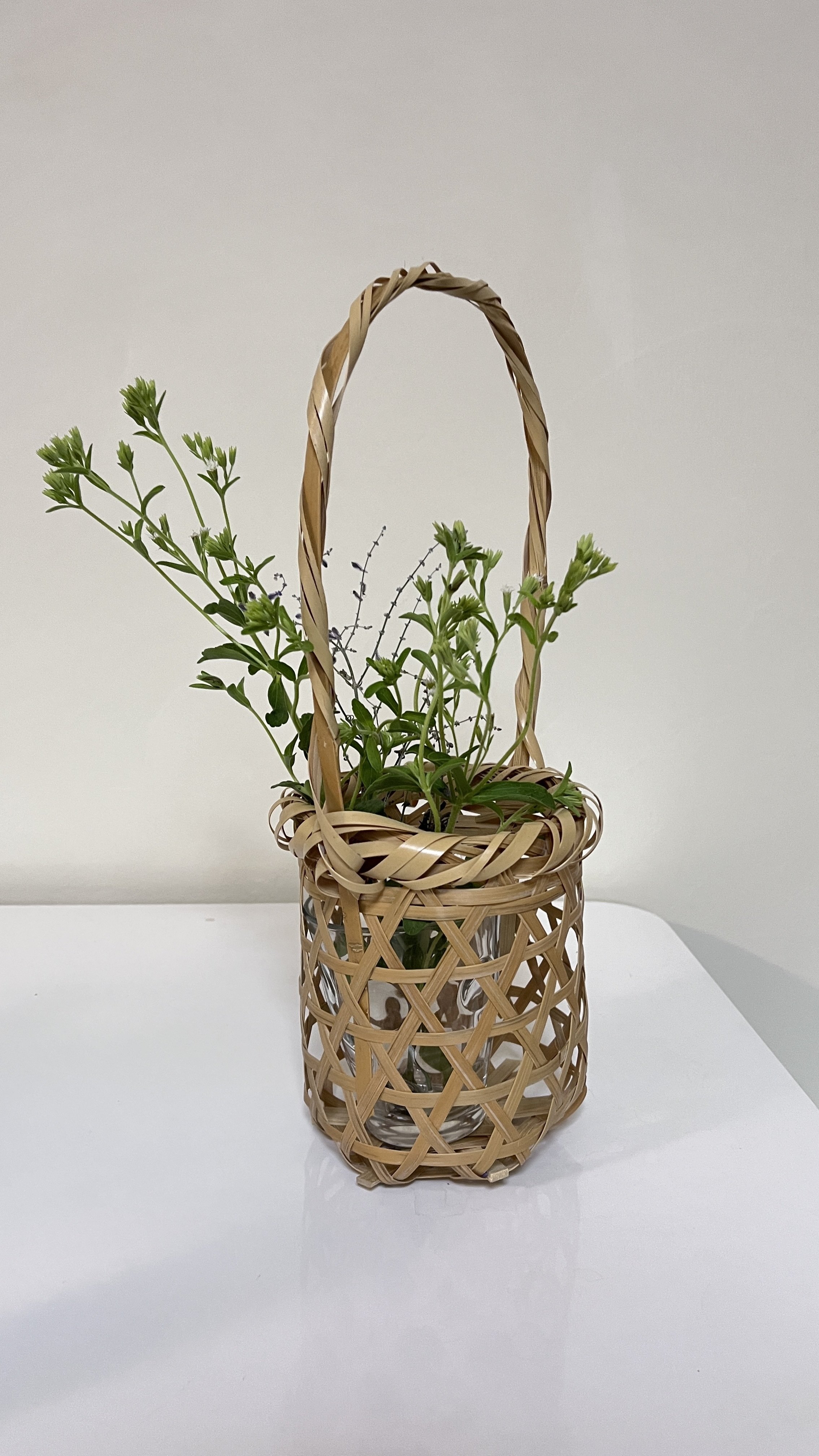 六つ目編み花籠｜螺旋で編む六つ目編みの「ざんぐり」した味わい｜中條